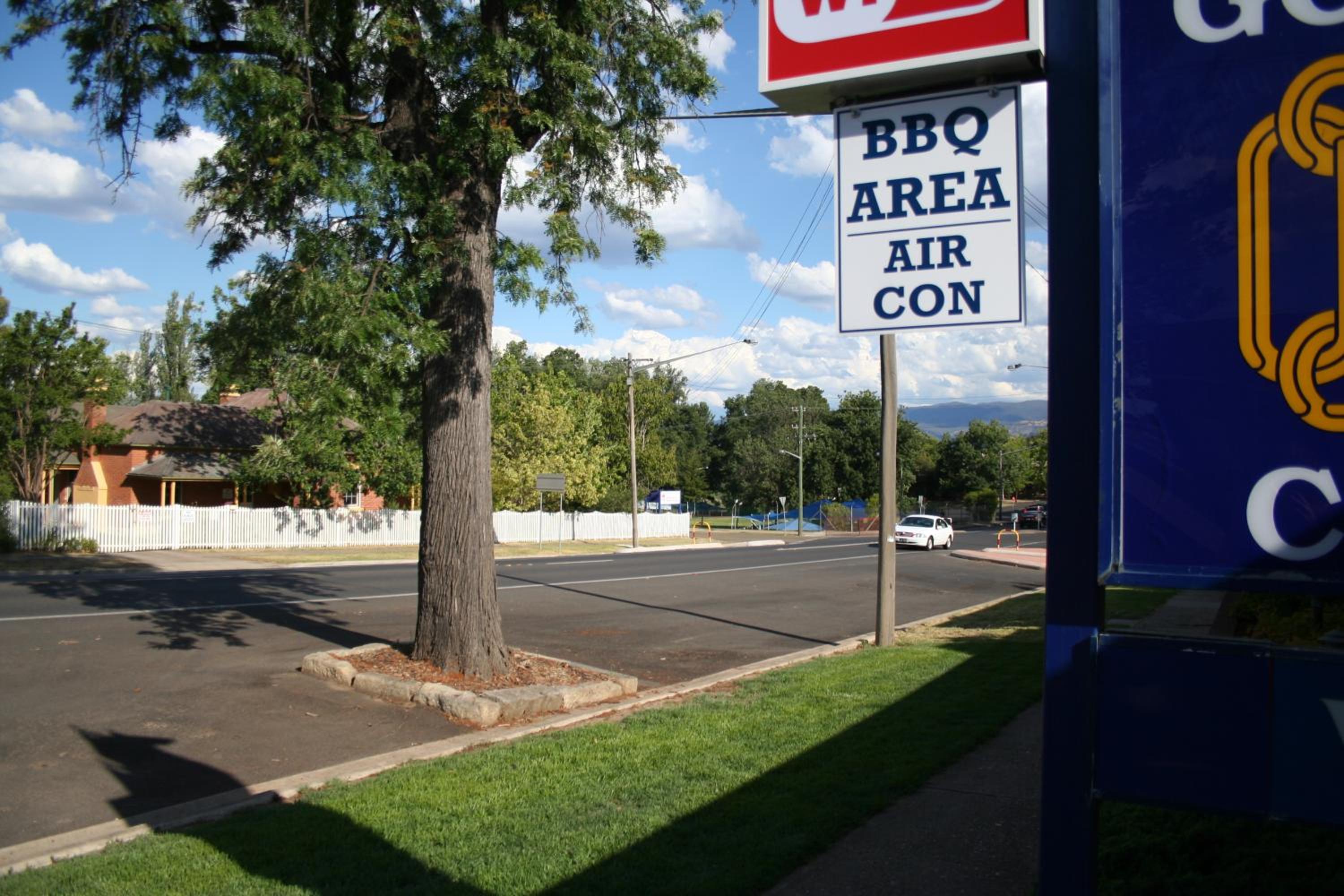 Elms Motor Inn