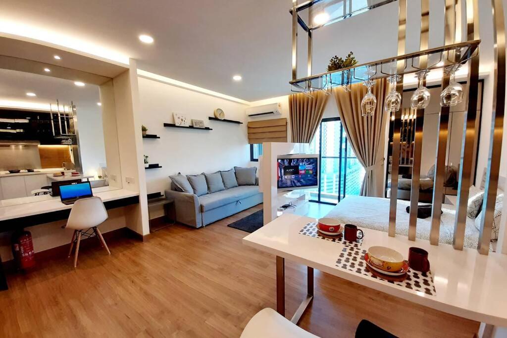 Symphony Tower Studio # 3 ( With Balcony ) photo 1
