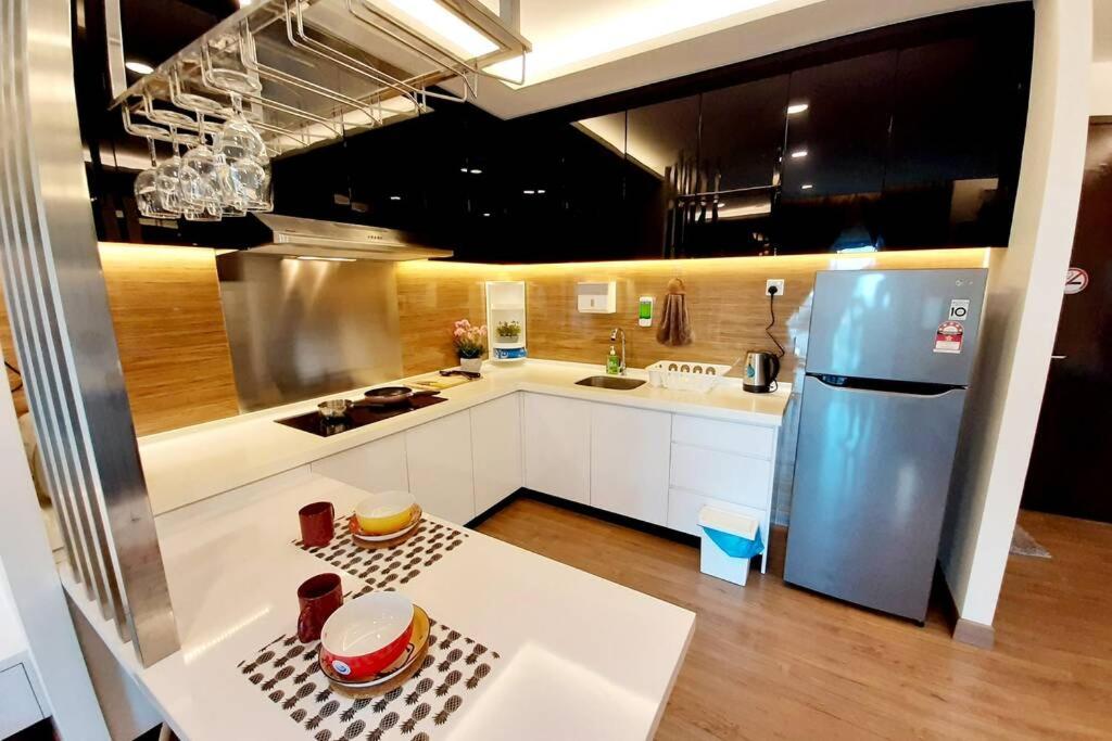 Symphony Tower Studio # 3 ( With Balcony ) photo 3