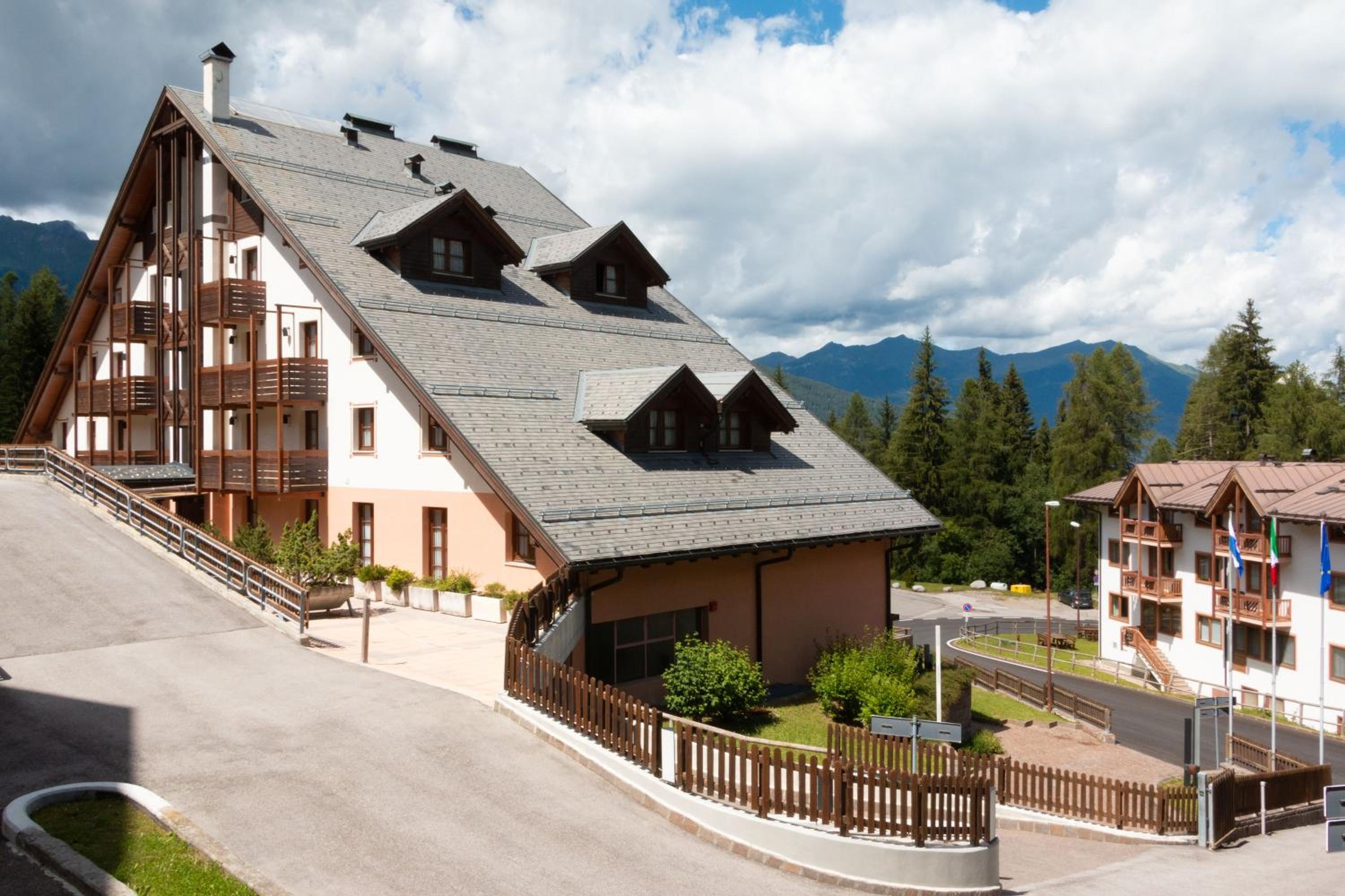 Nevesole Folgarida Resort Aparthotel view 4