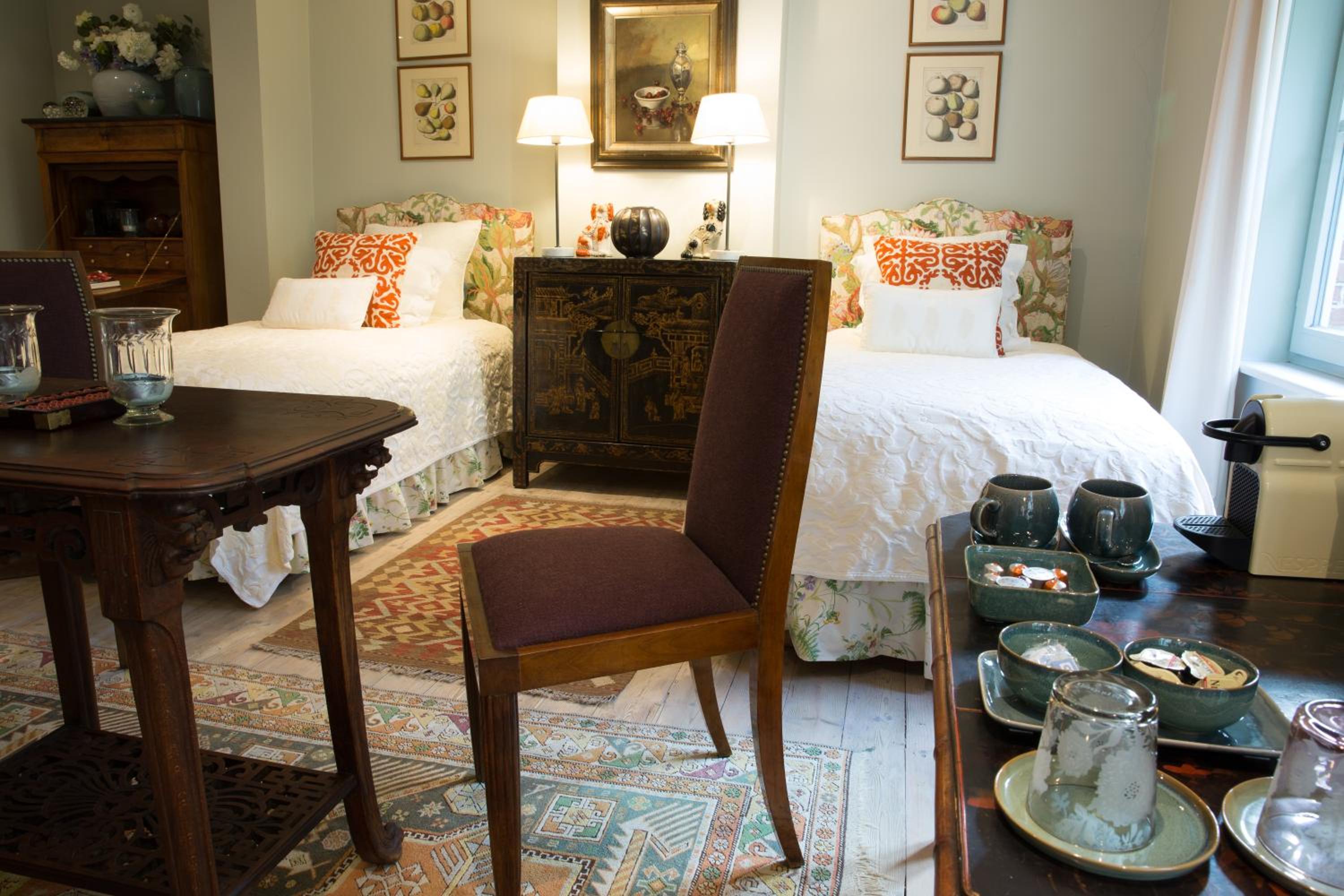 TWO ROOMS IN BRUGES