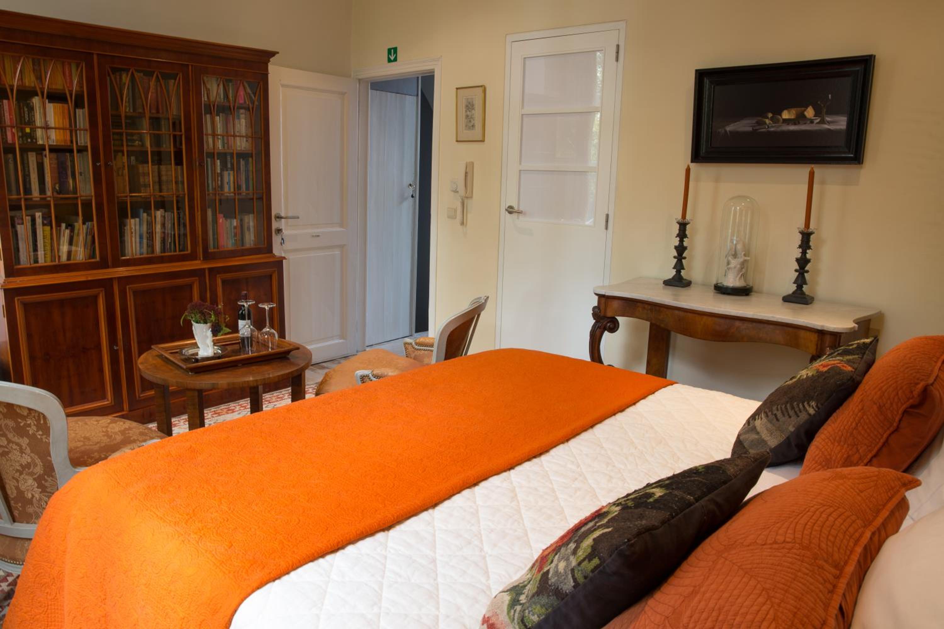 TWO ROOMS IN BRUGES