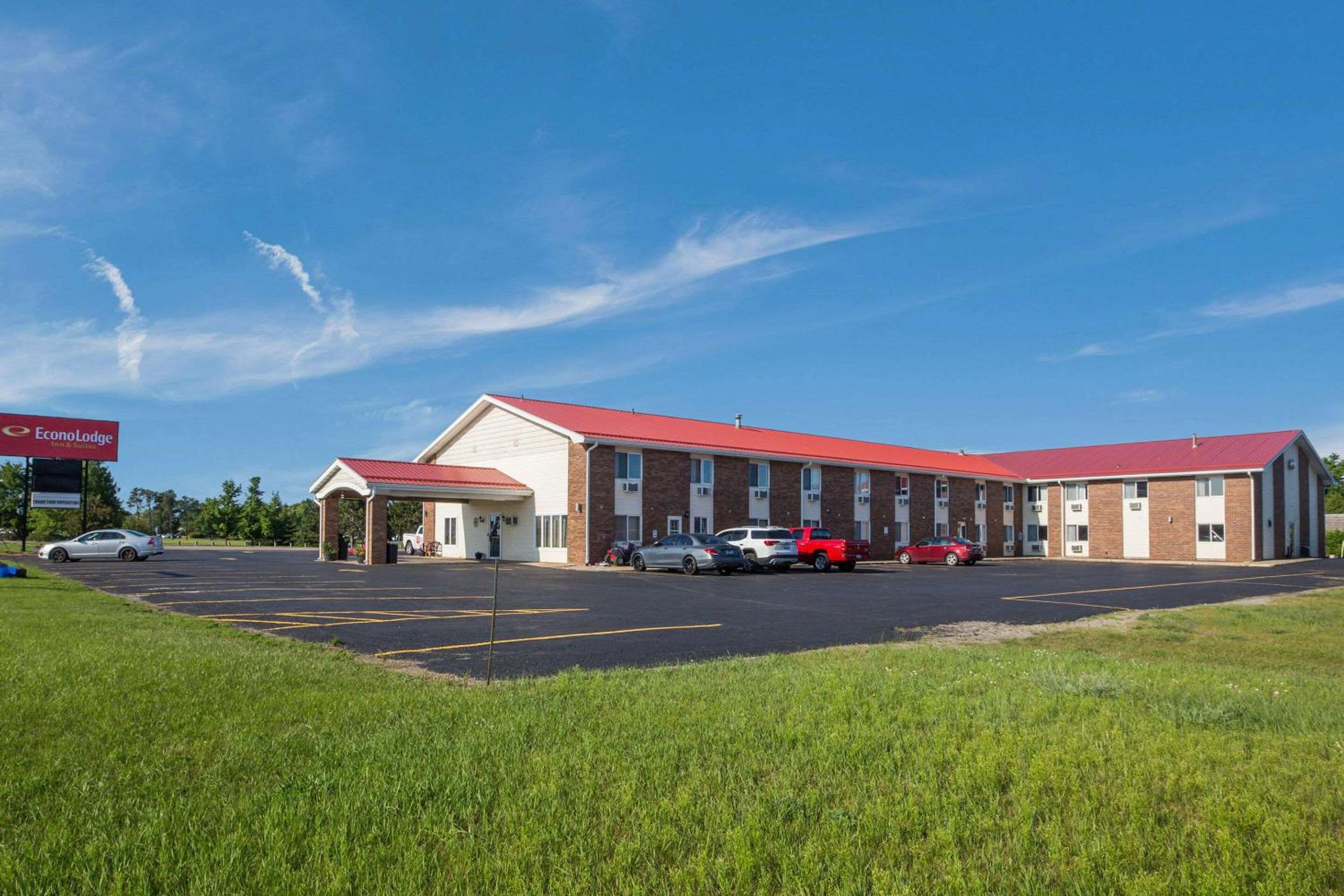 Econo Lodge Inn & Suites Escanaba North