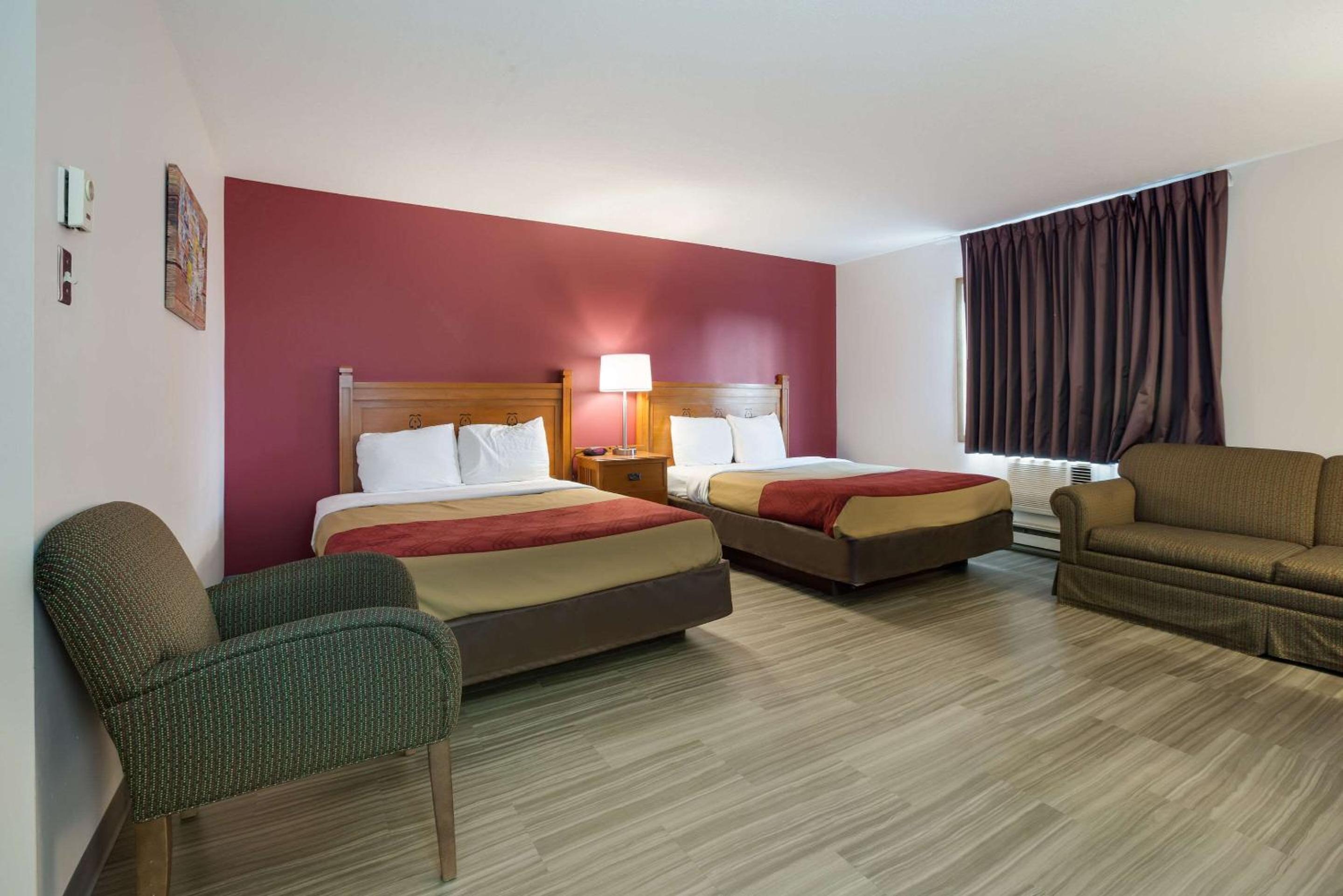 Econo Lodge Inn & Suites Escanaba North
