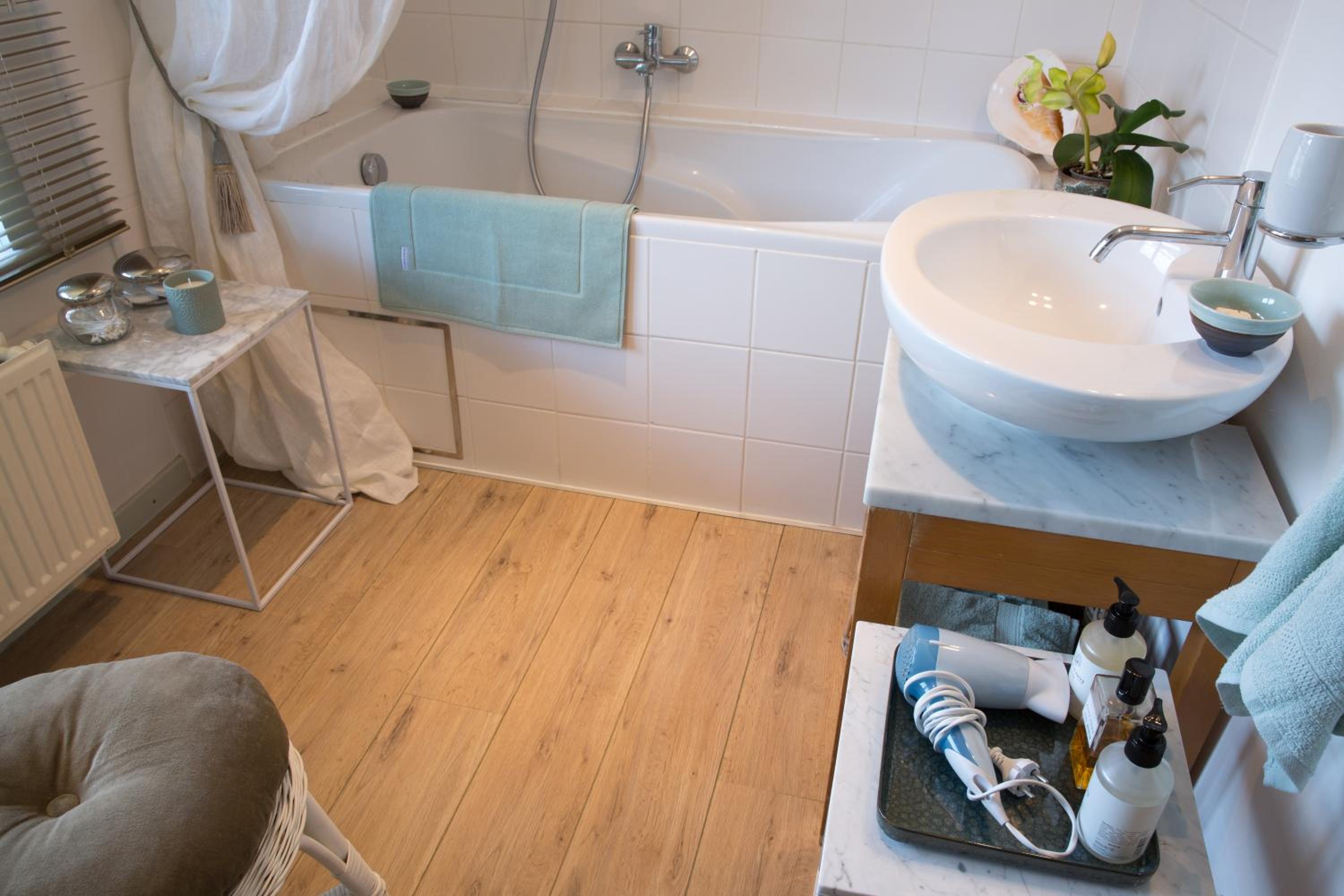 TWO ROOMS IN BRUGES
