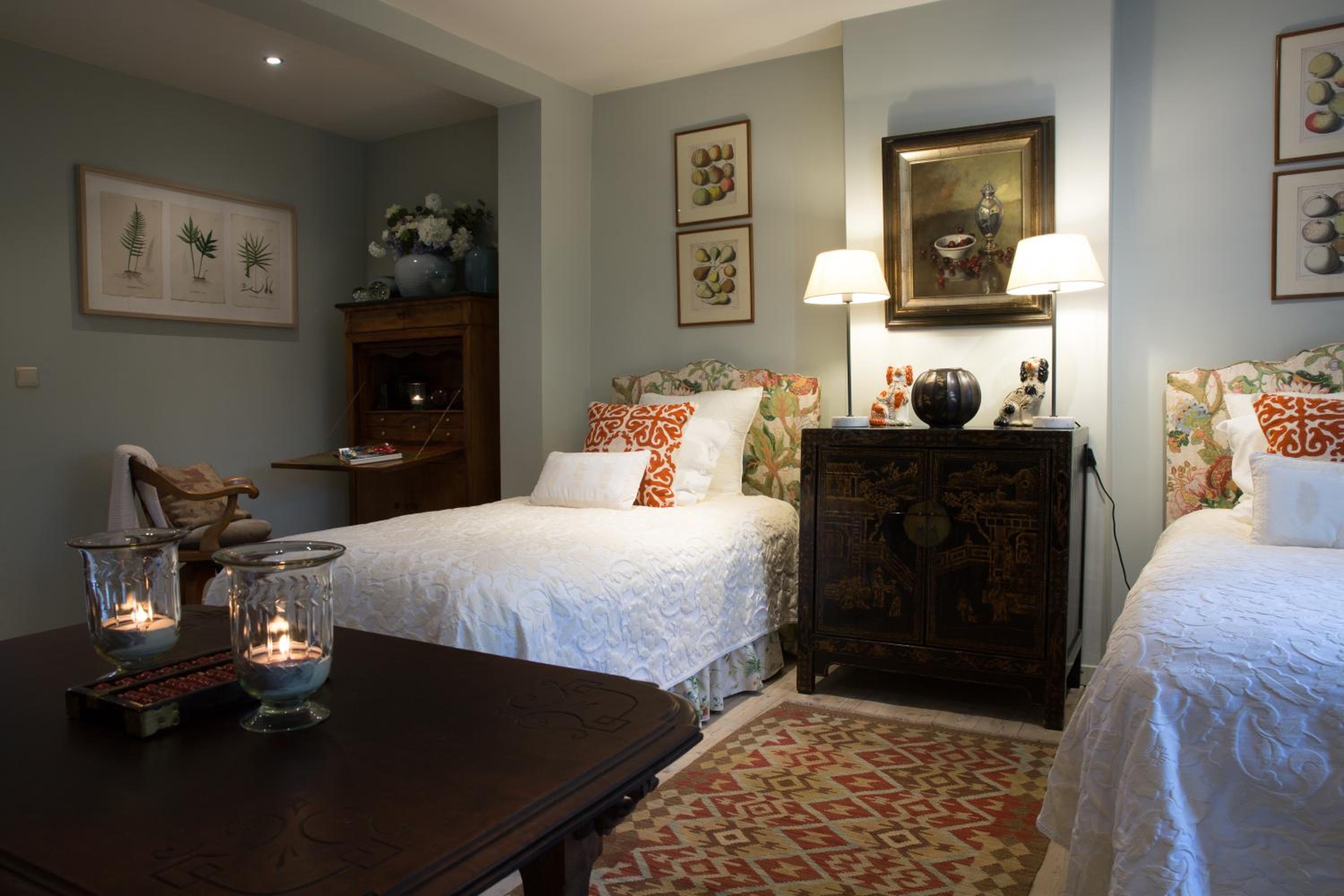 TWO ROOMS IN BRUGES
