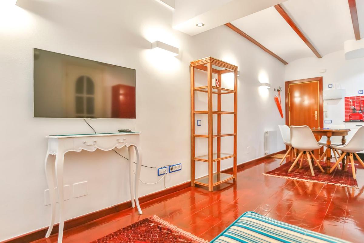 Ghat Apartments Montroig view 5