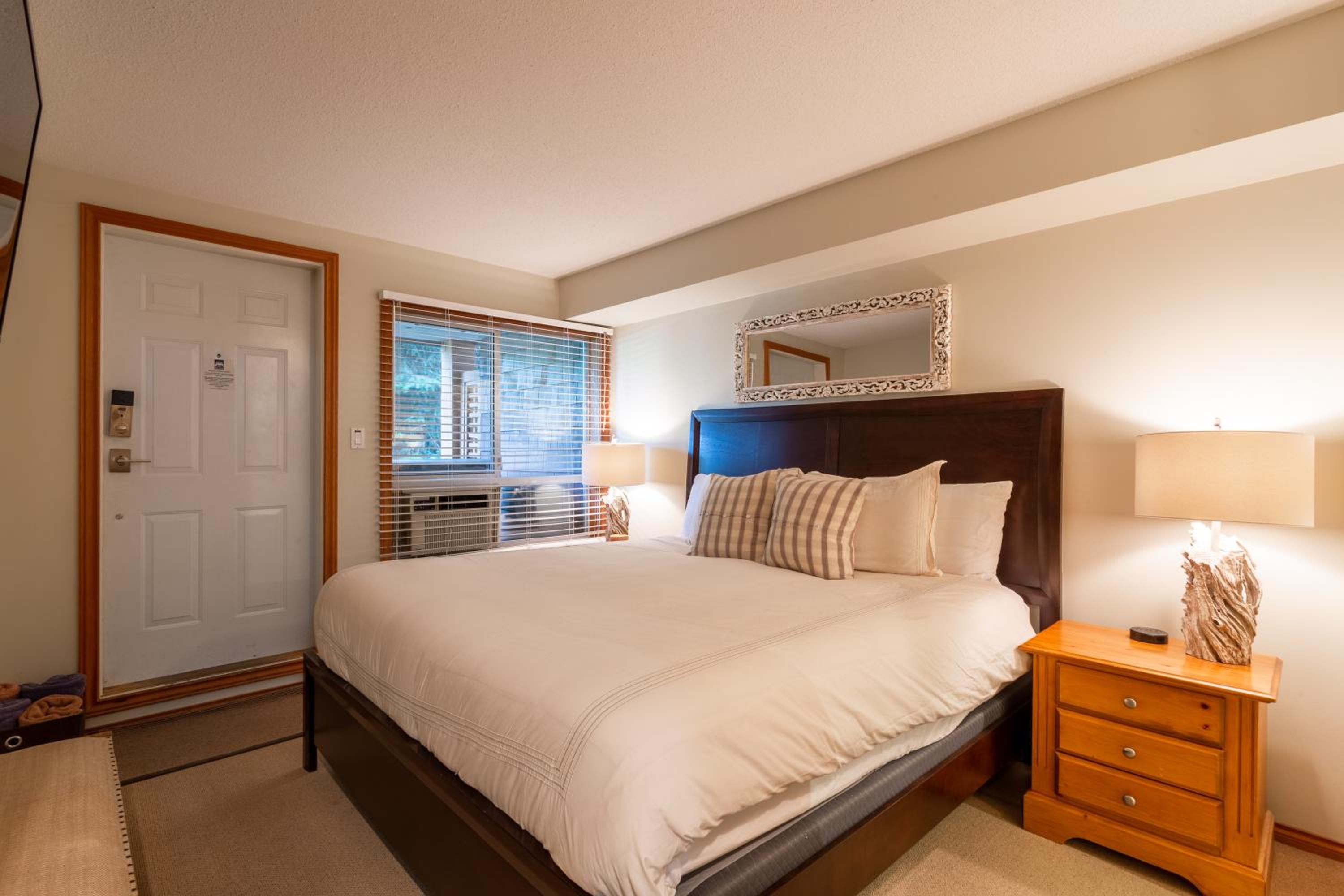 A Jewel in Whistler Village w/Private Hot Tub