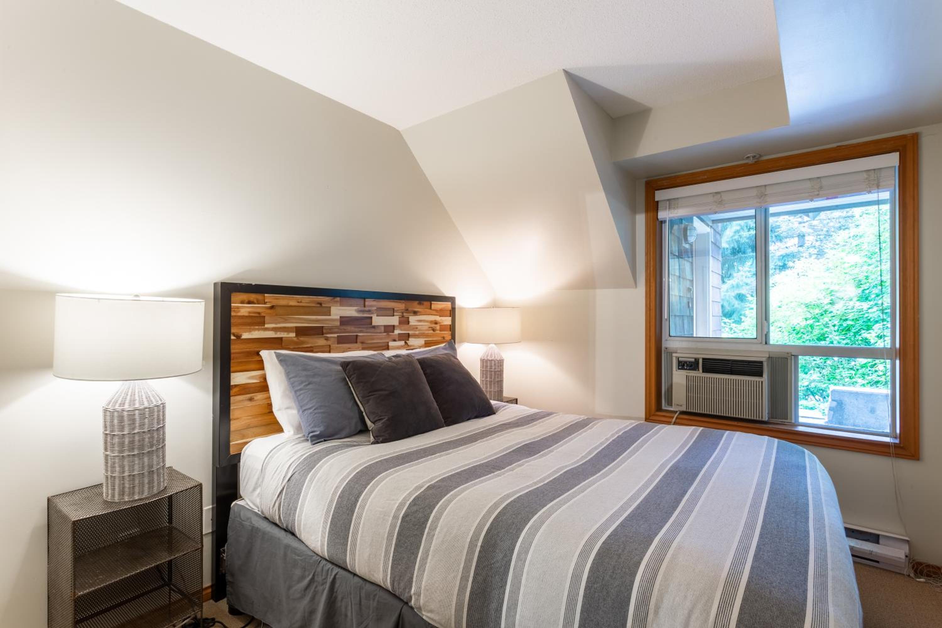 A Jewel in Whistler Village w/Private Hot Tub