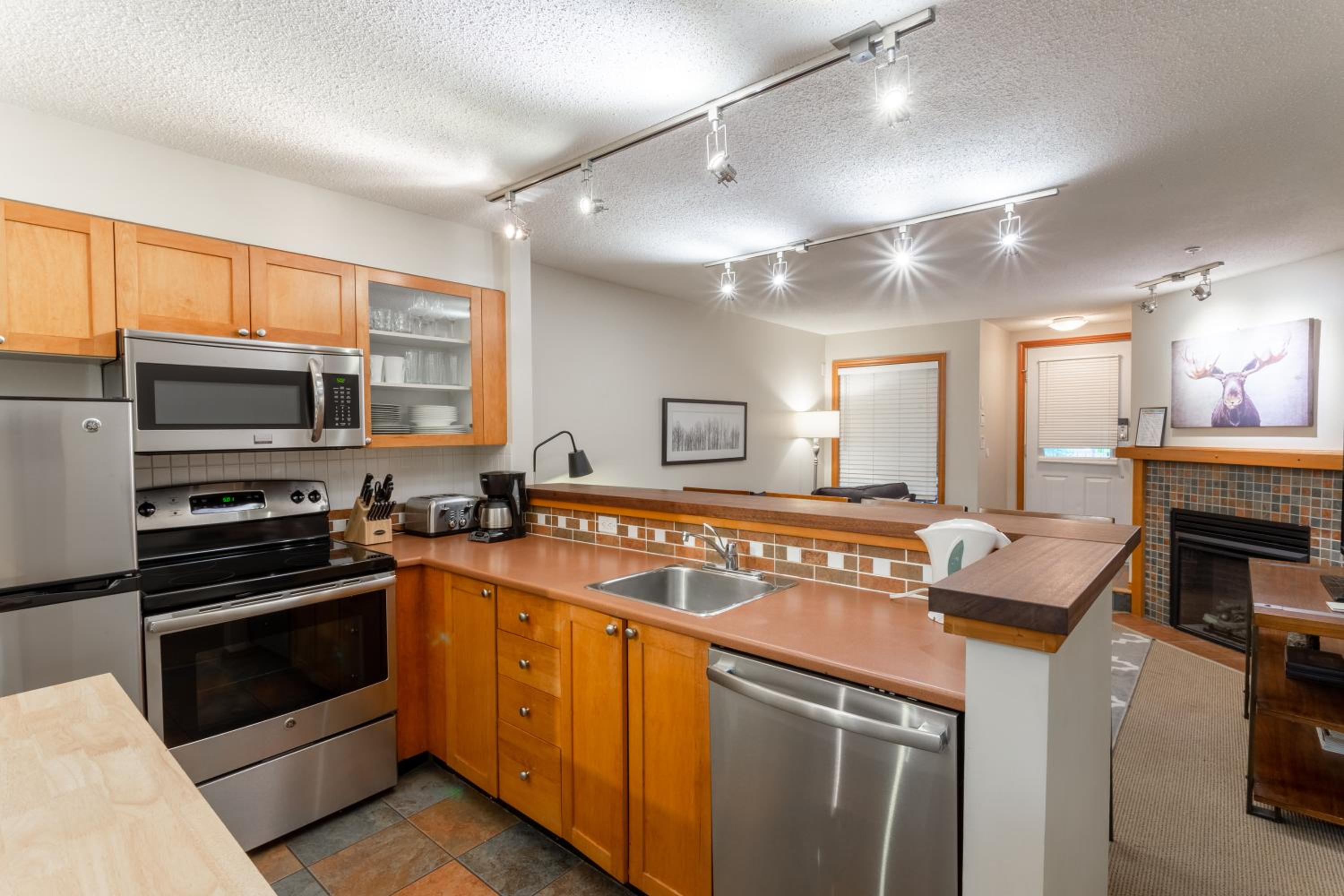 A Jewel in Whistler Village w/Private Hot Tub