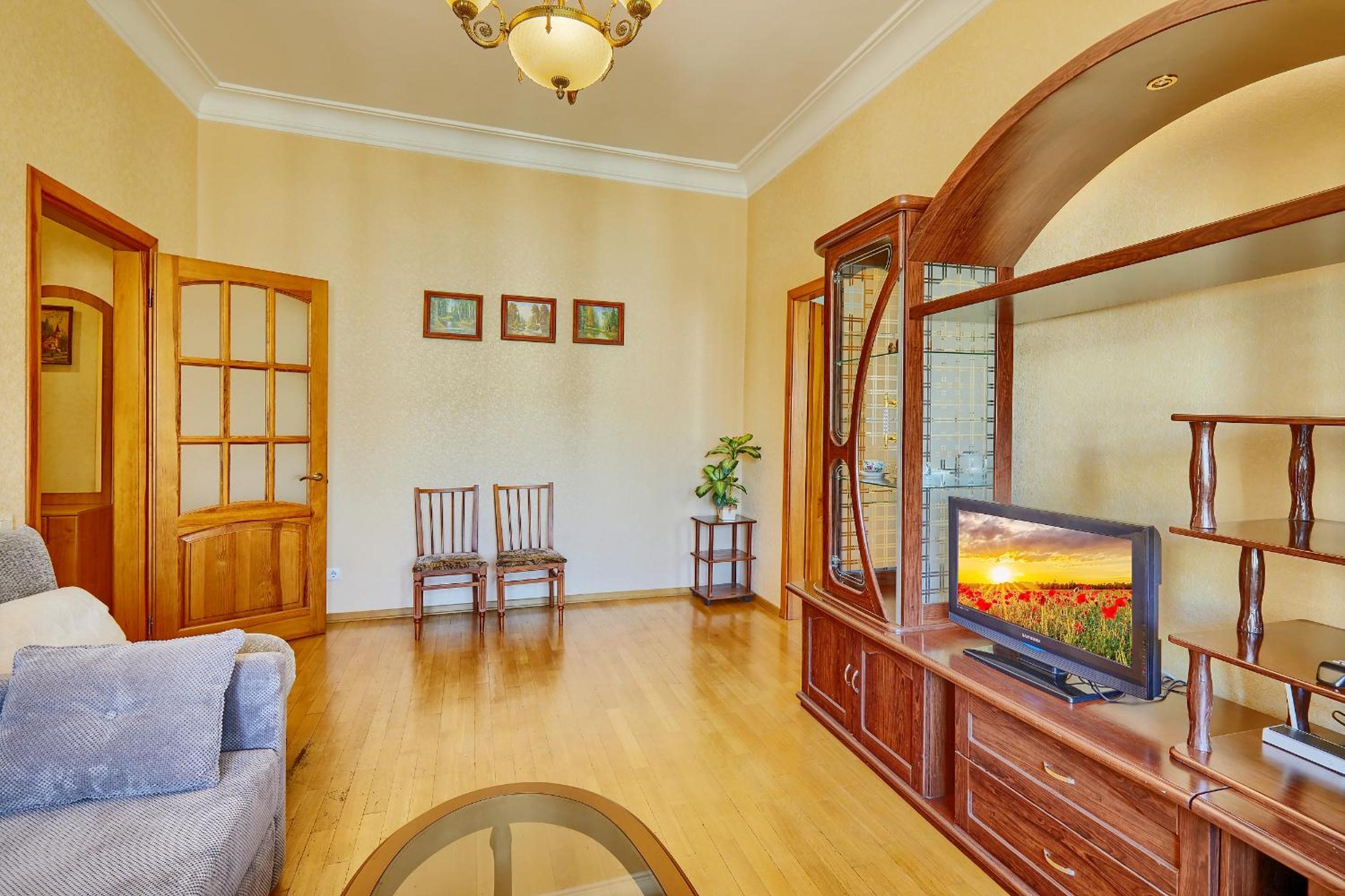 Apartment near Lva Tolstoho Square view 5