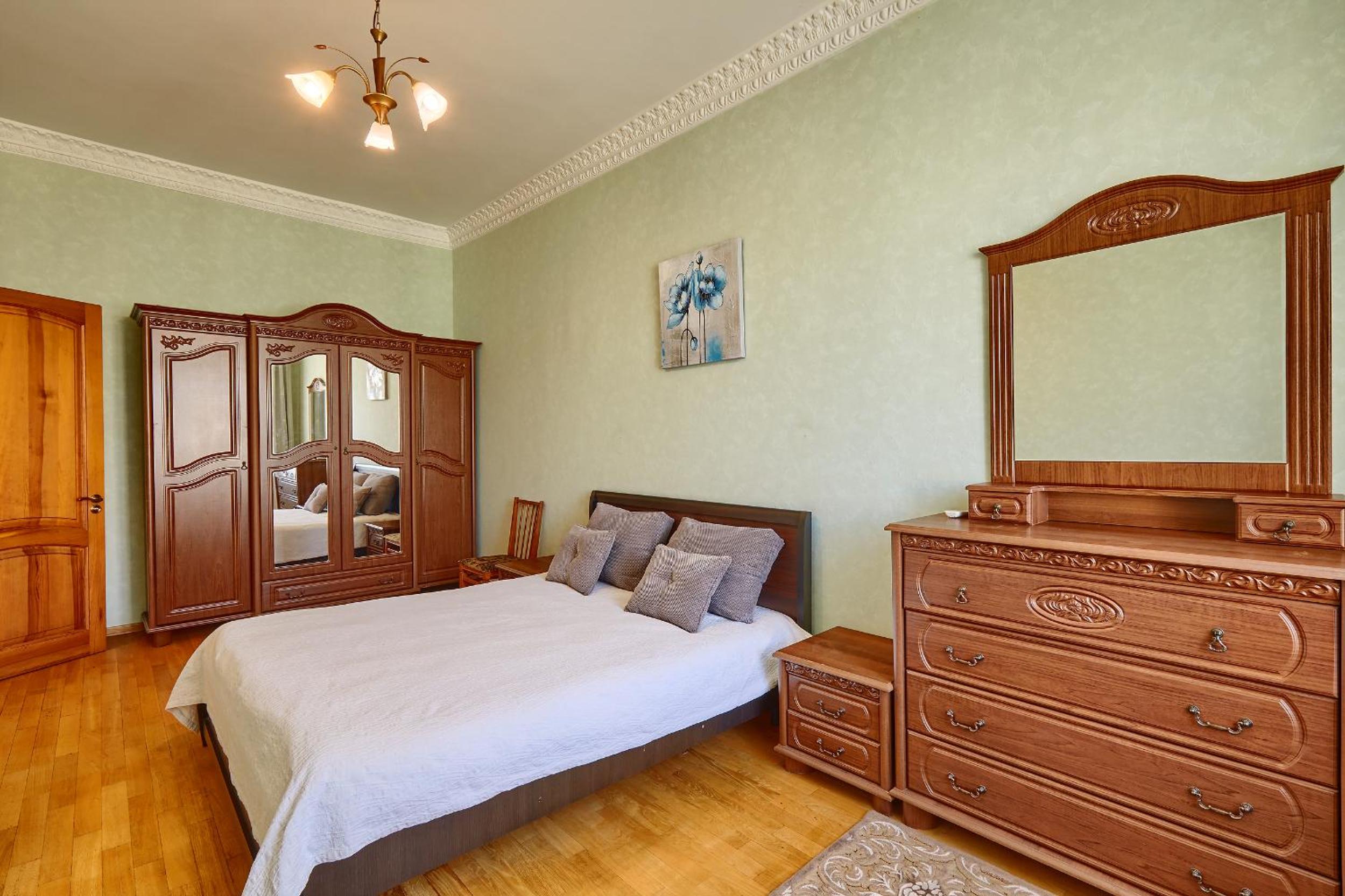 Apartment near Lva Tolstoho Square view 3