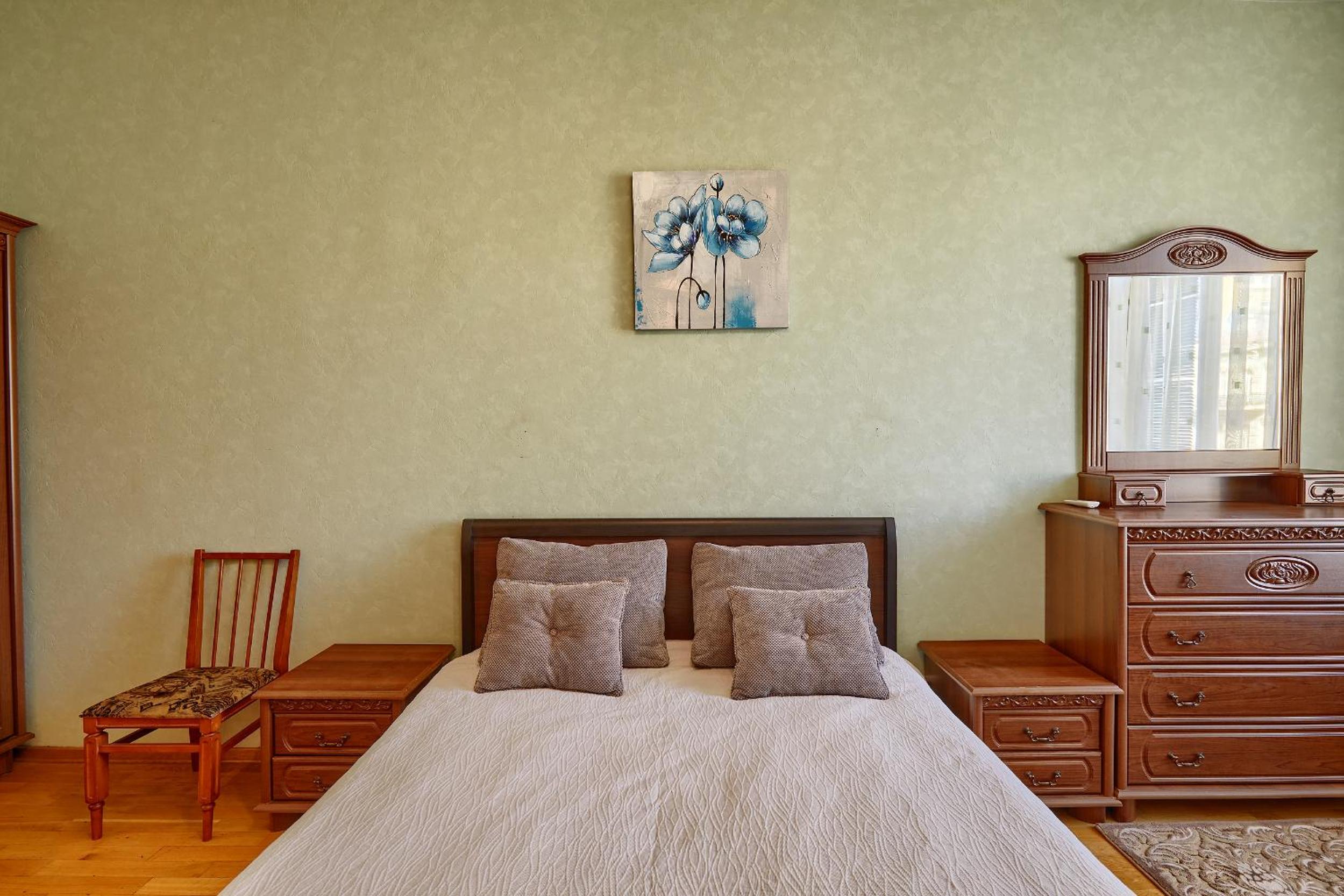 Apartment near Lva Tolstoho Square view 2