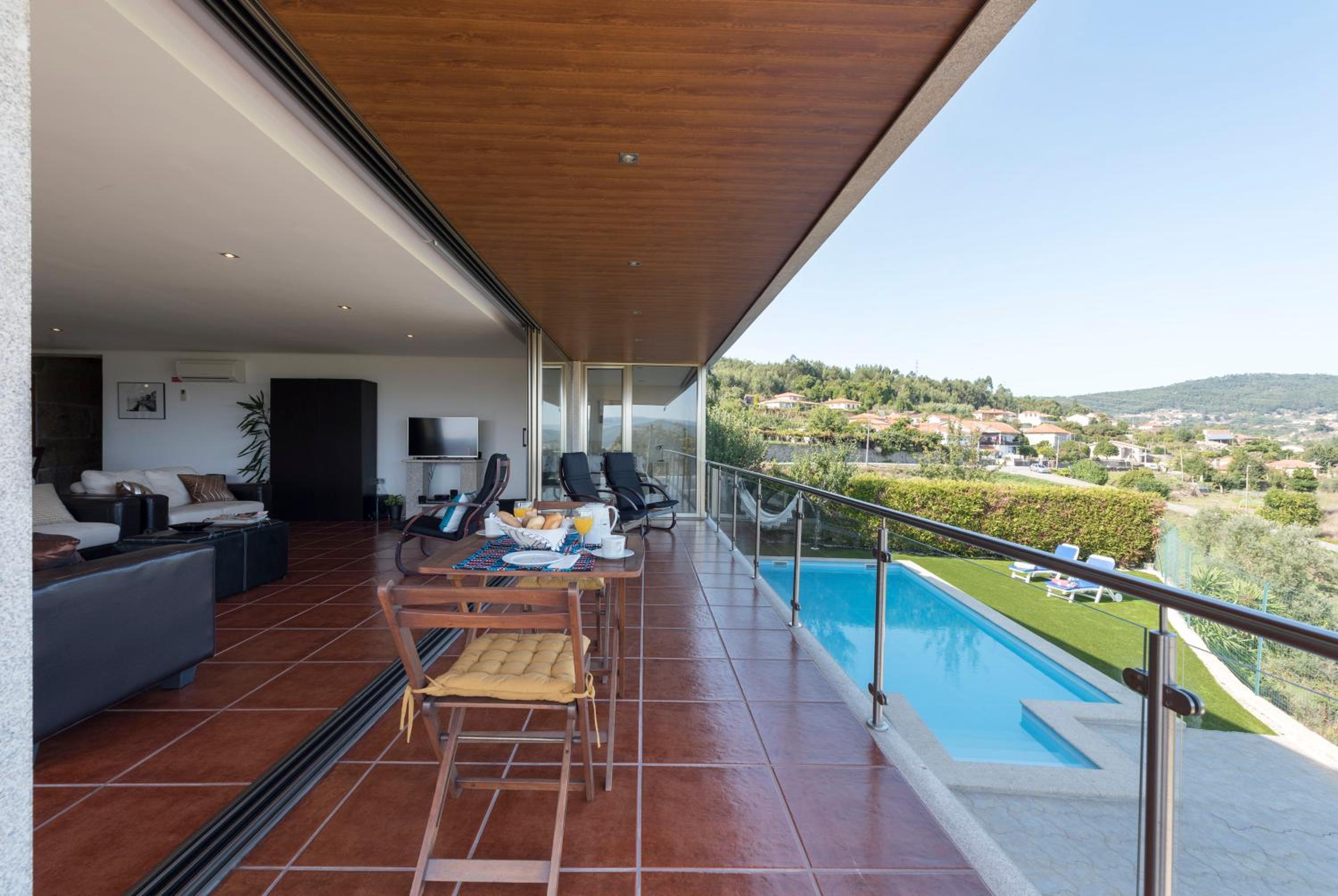 LovelyStay - Casa Guimas view 3