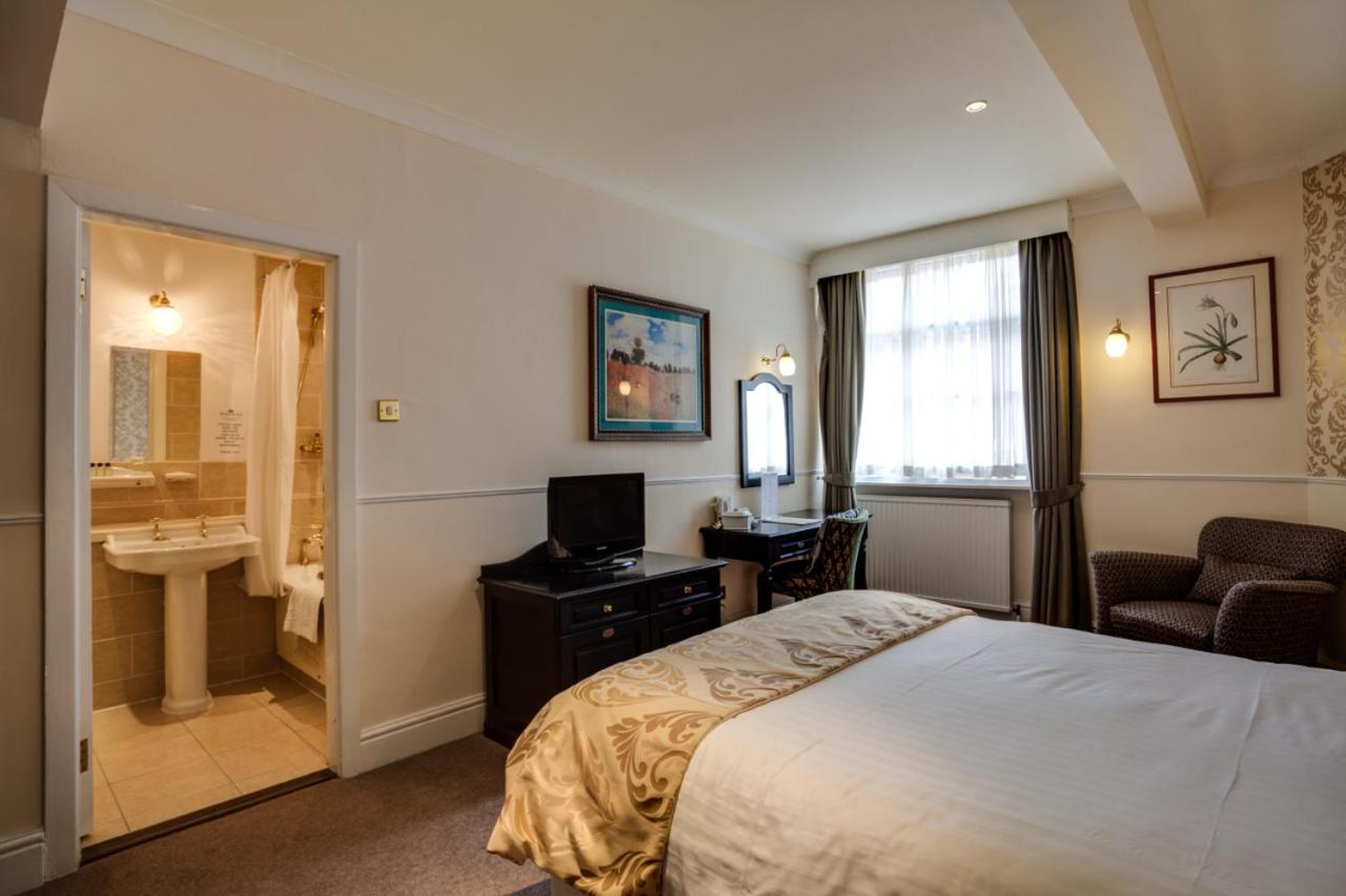 The Saracens Head Hotel view 4
