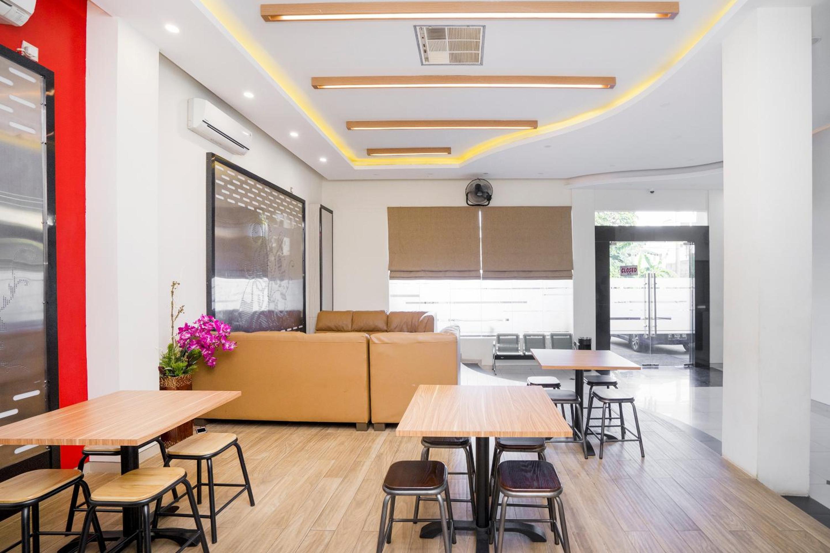 Pondok Indah Guest House by ecommerceloka view 3