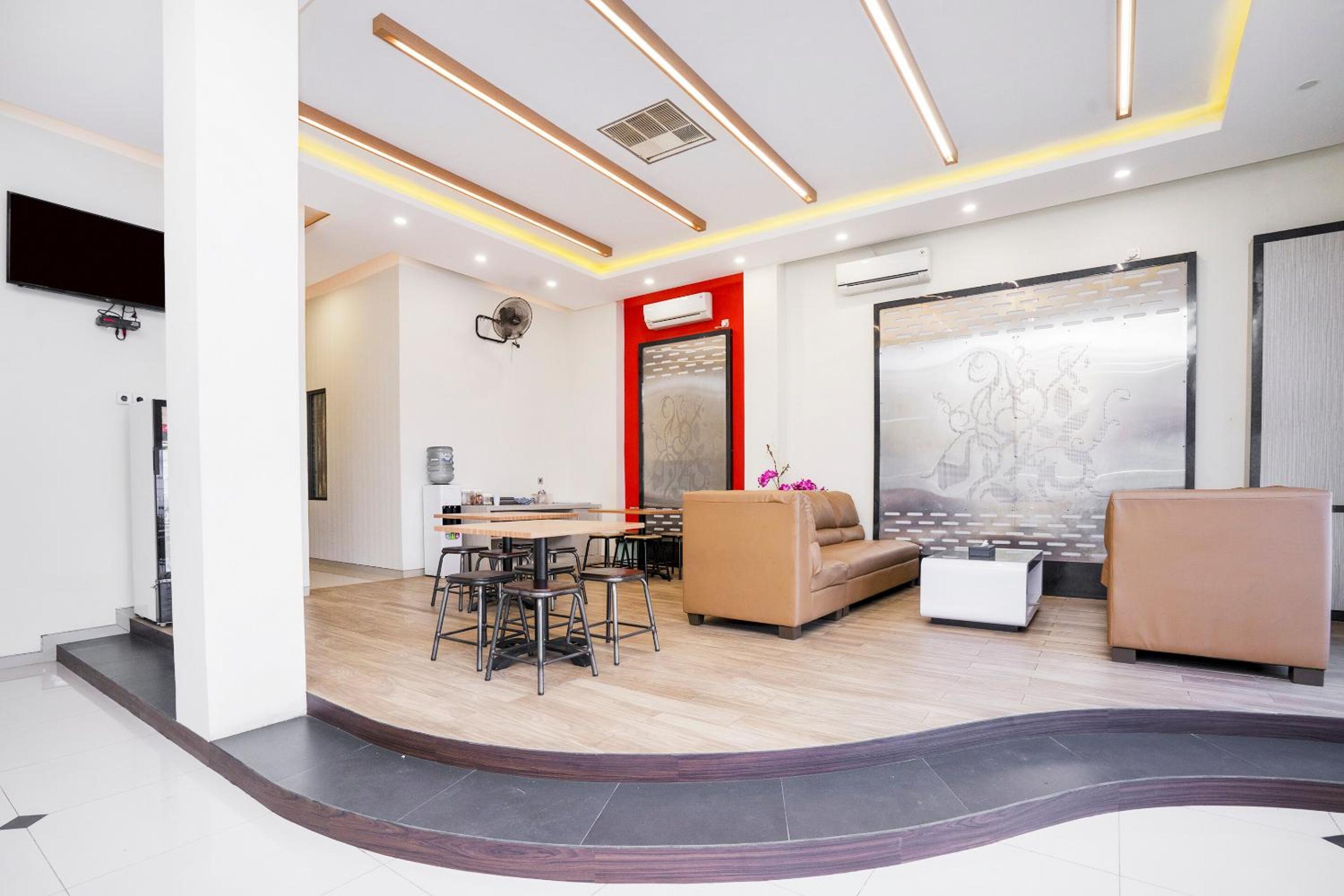Pondok Indah Guest House by ecommerceloka view 4