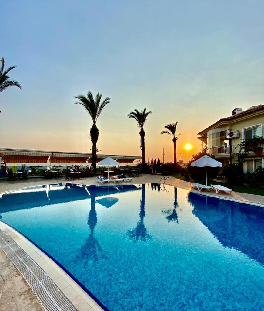Fethiye Çalış'da Denize Sıfır Özel Plajlı Lüks Daire view 4