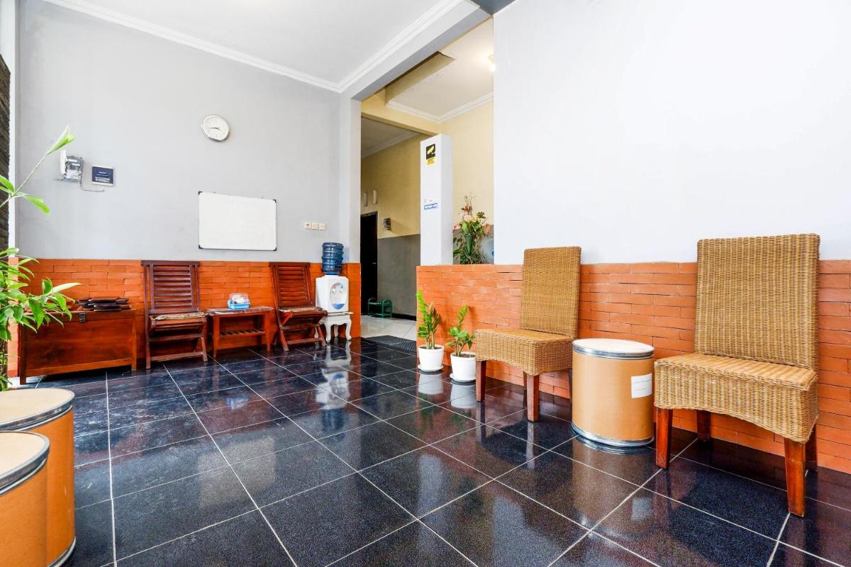 Solo Vacations - SUPER OYO 2209 Solo Point Guest House Syariah - Property Image 7