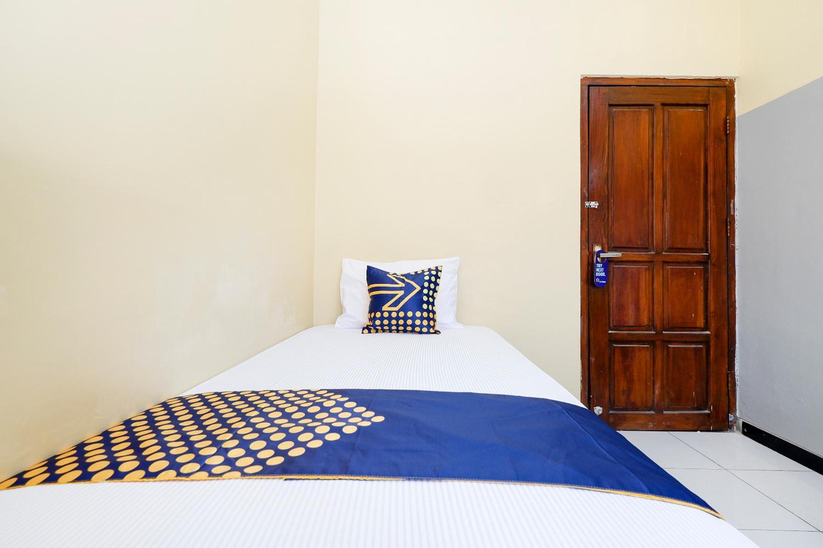 Solo Vacations - SUPER OYO 2209 Solo Point Guest House Syariah - Property Image 10