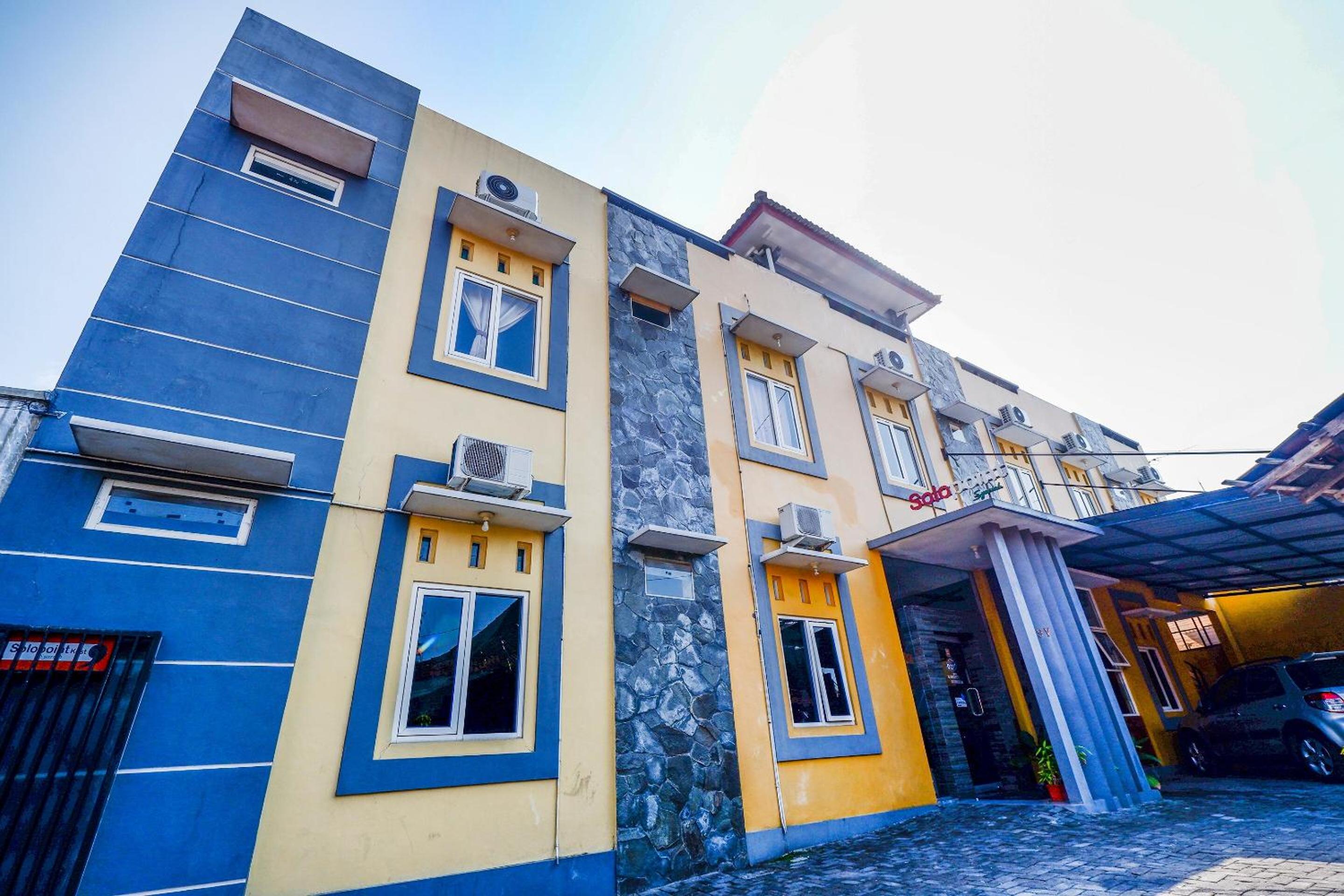 Solo Vacations - SUPER OYO 2209 Solo Point Guest House Syariah - Property Image 11