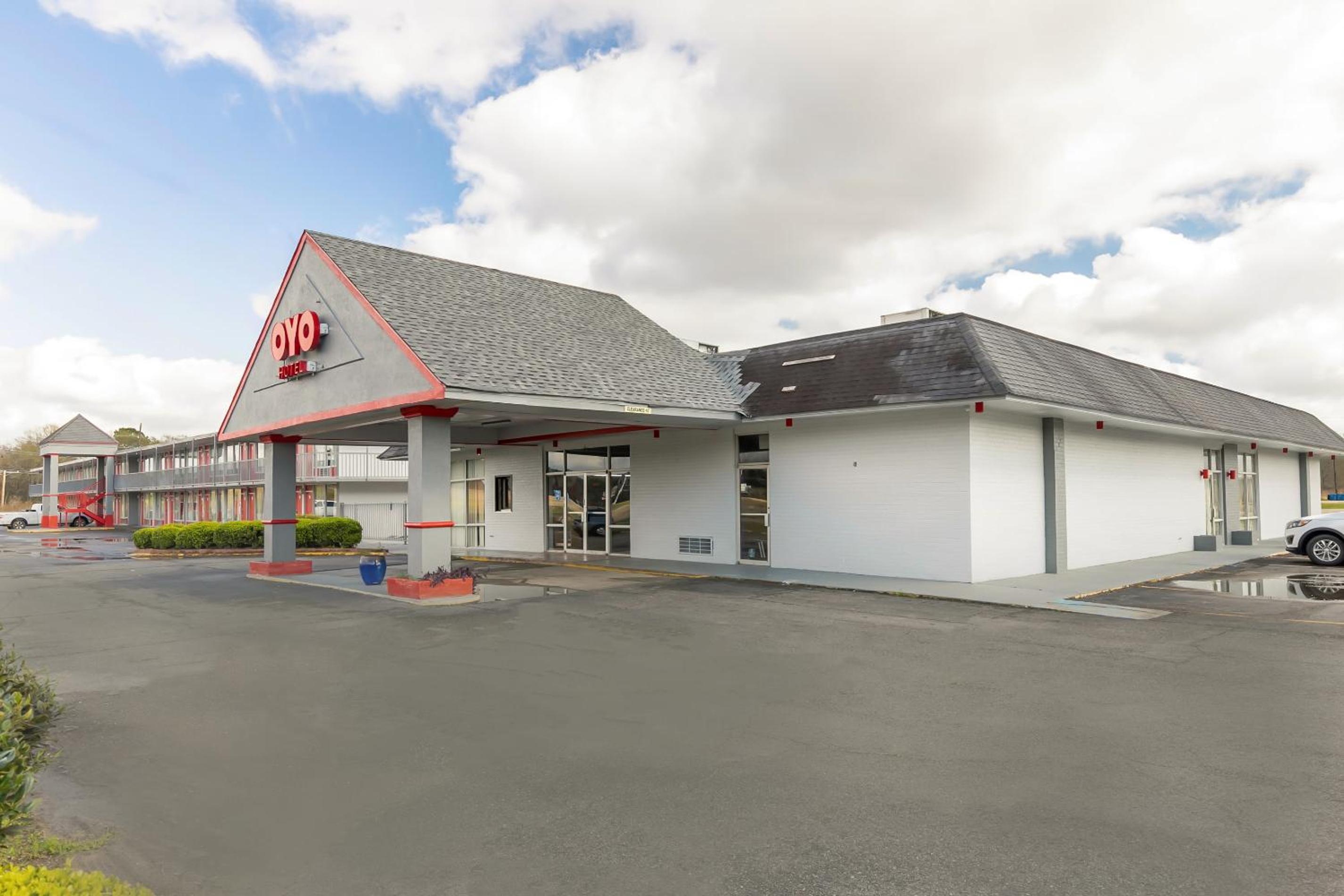 Kinder Vacations - OYO Hotel Jennings Near Crowley, LA I-10 - Property Image 1