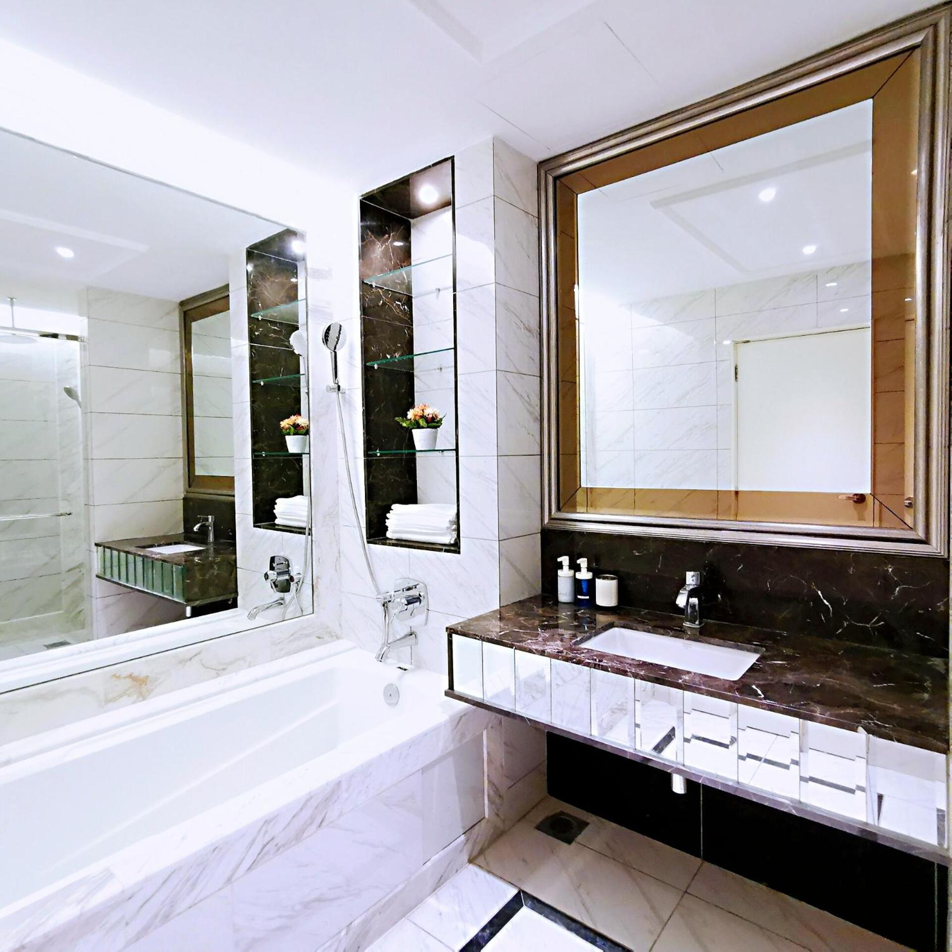 SKY POOL Luxury Suite 2-4Pax at KL City