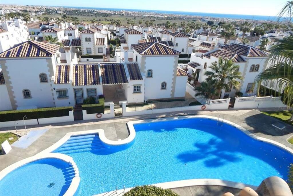 Stunning Penthouse Apartment in Villamartin with Communal Pool photo 3