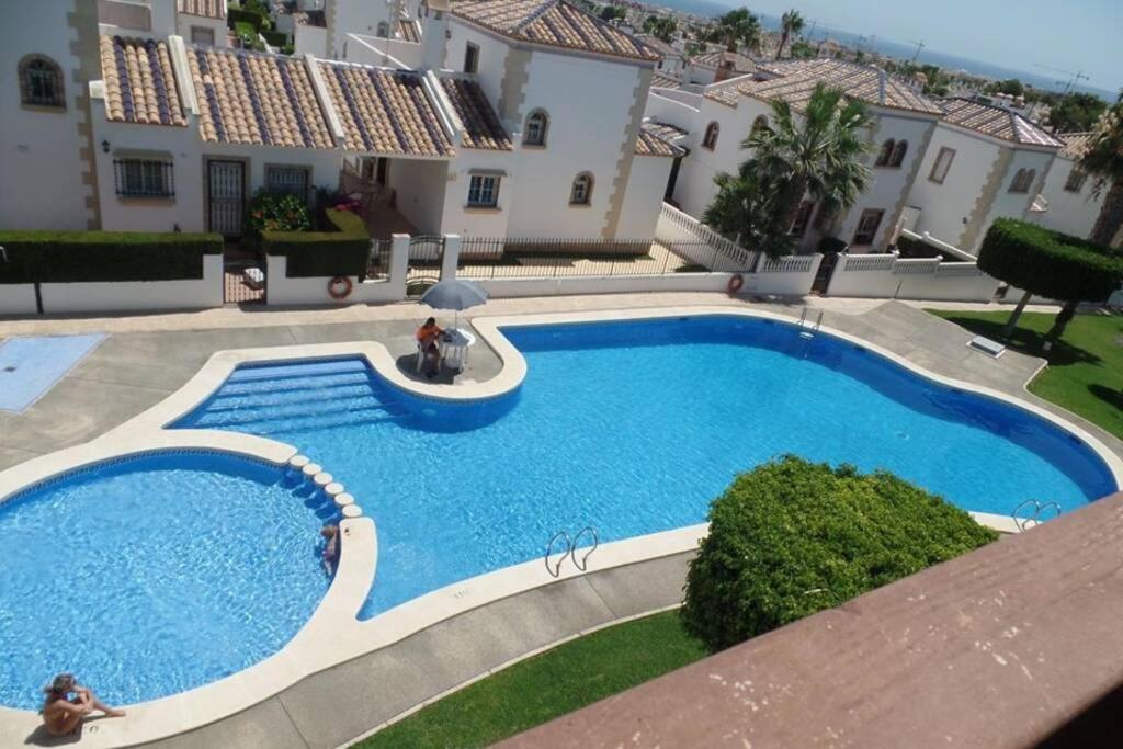 Stunning Penthouse Apartment in Villamartin with Communal Pool photo 2