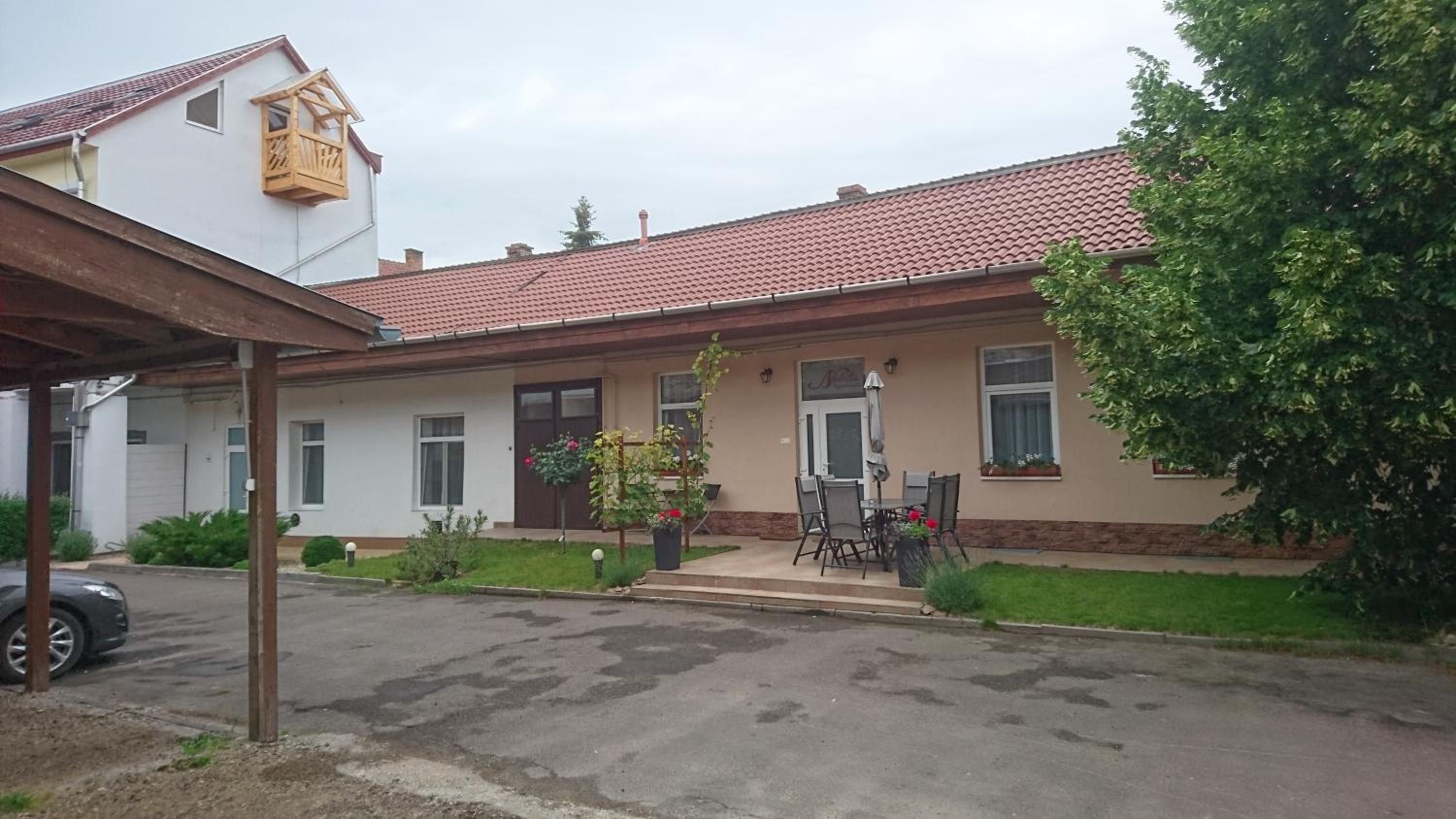 Nobilis Apartman Eger view 4