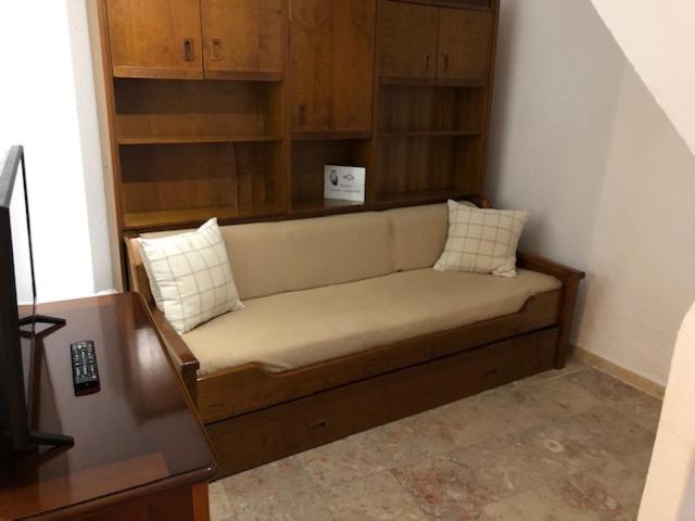 Typical small house near Lisbon view 3