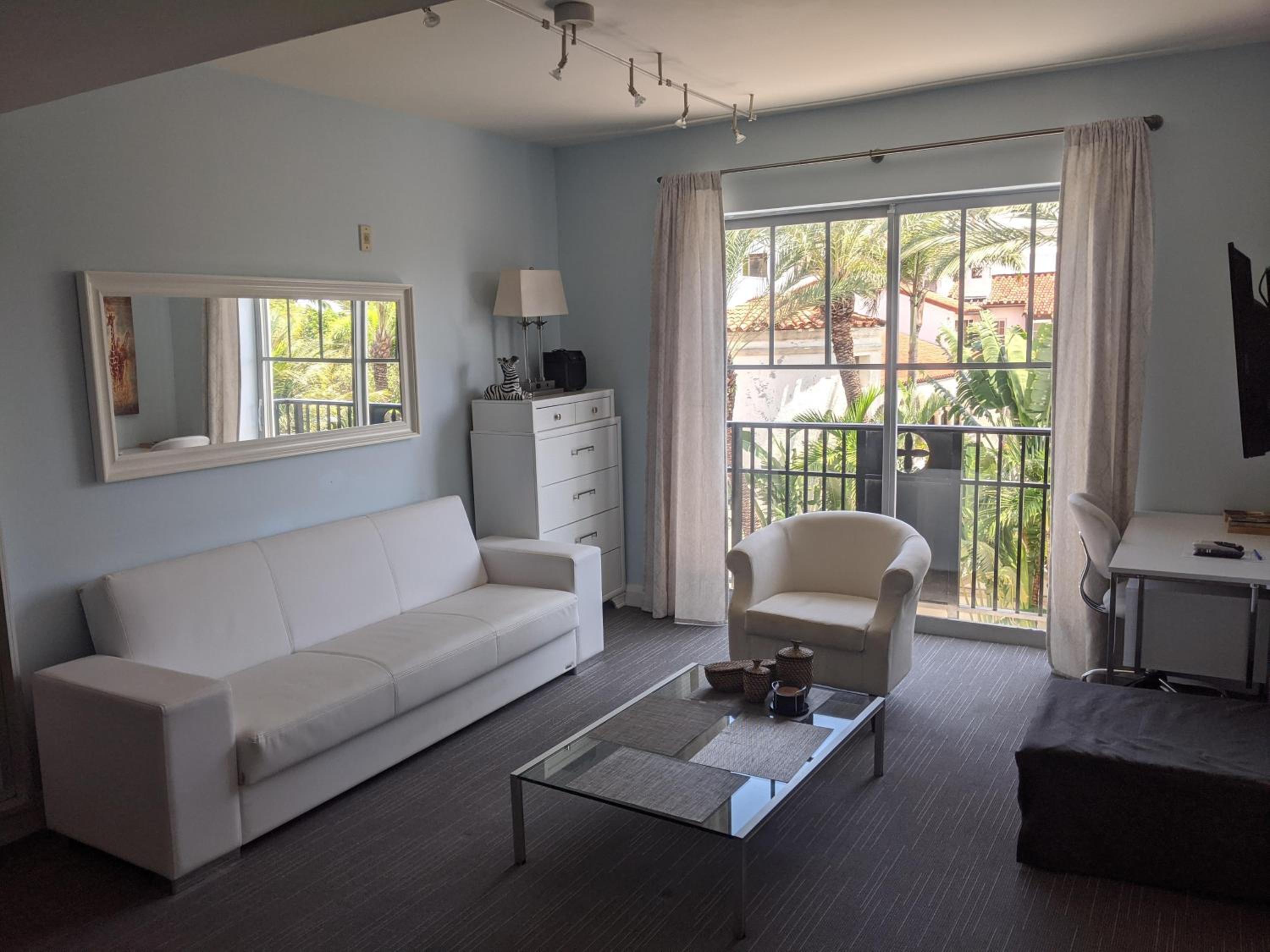 VERSACE MANSION VIEW SUITE at THE STRAND