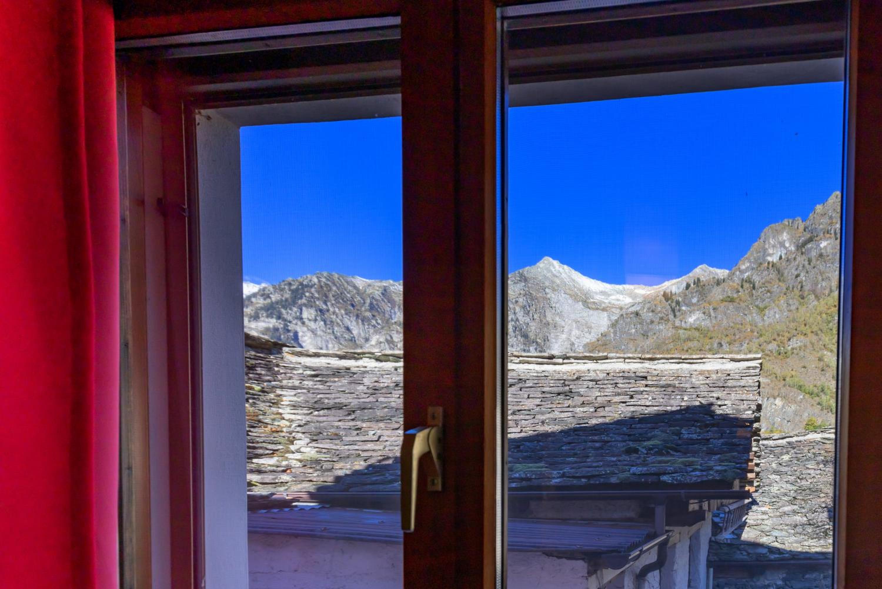 Cariel view 4