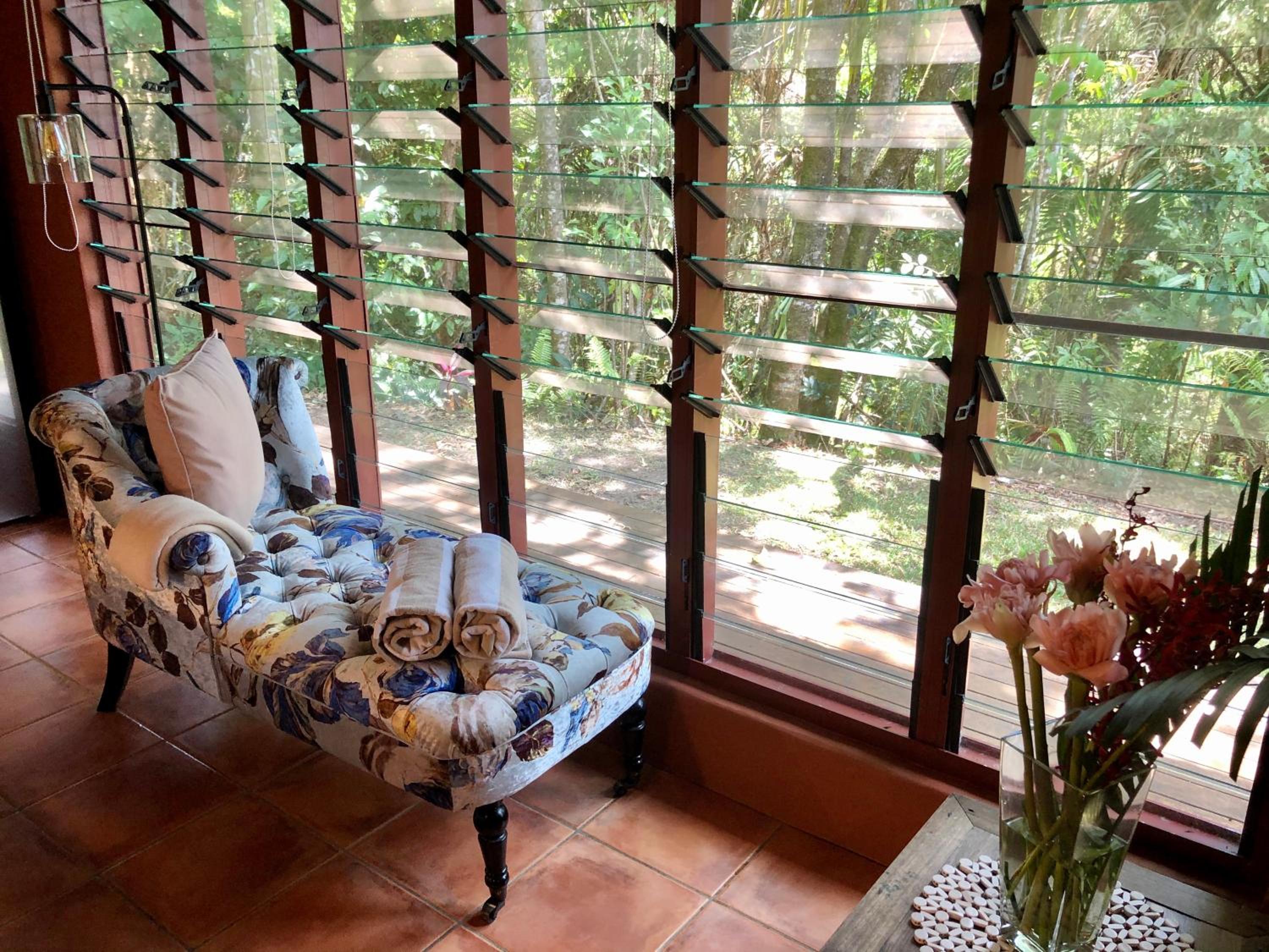 Gunnadoo Holiday Hut with Ocean Views and Jacuzzi view 2