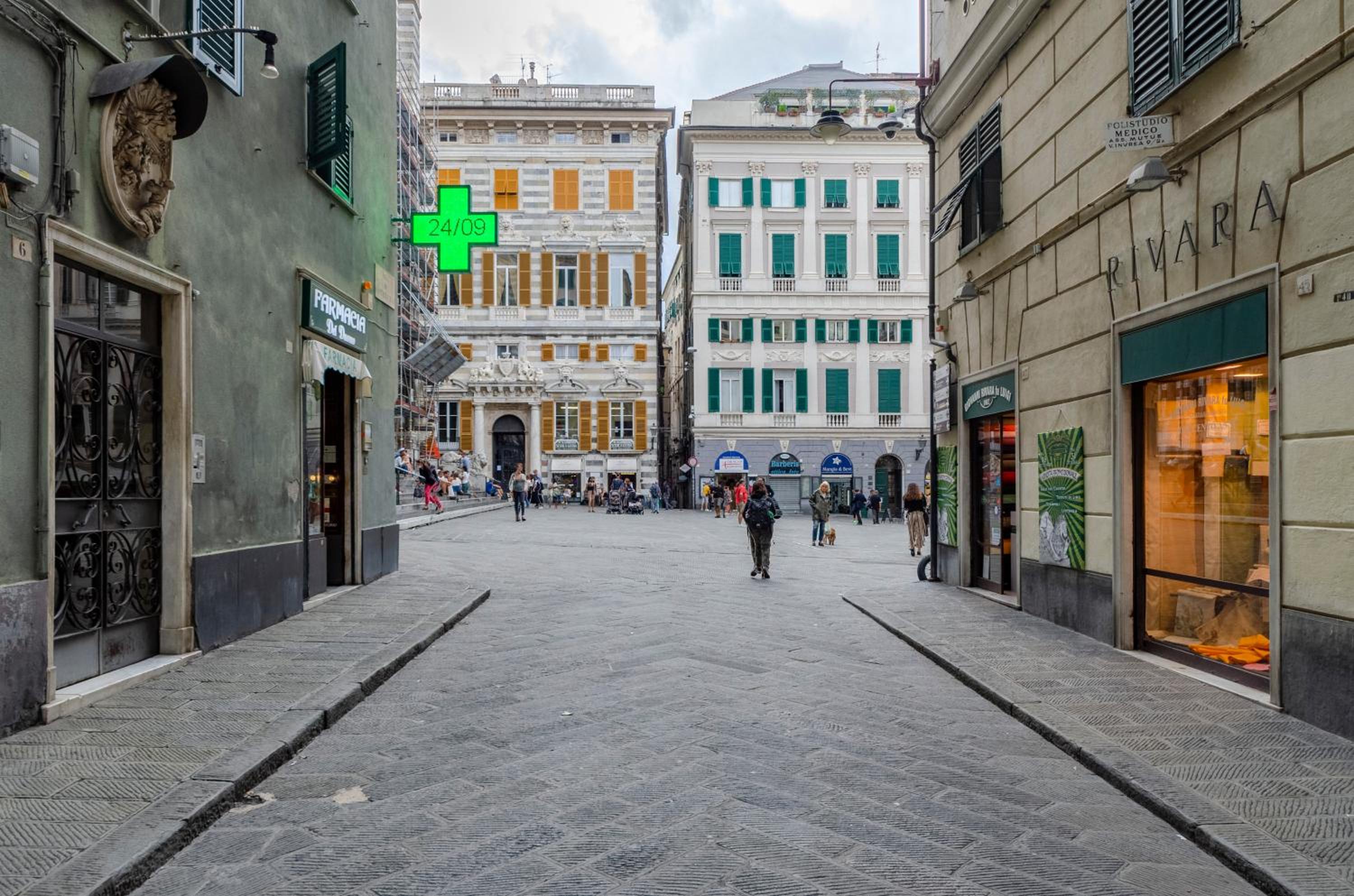 JOIVY Exclusive Flat for 7 near Cathedral of Genoa view 4