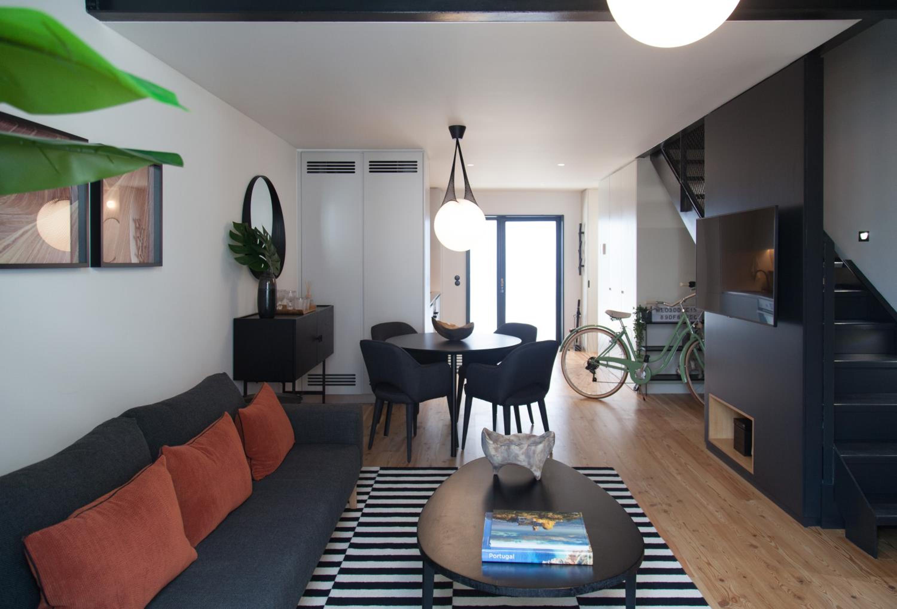 FLH Intendente Elegant Mezzanine with Balcony view 4