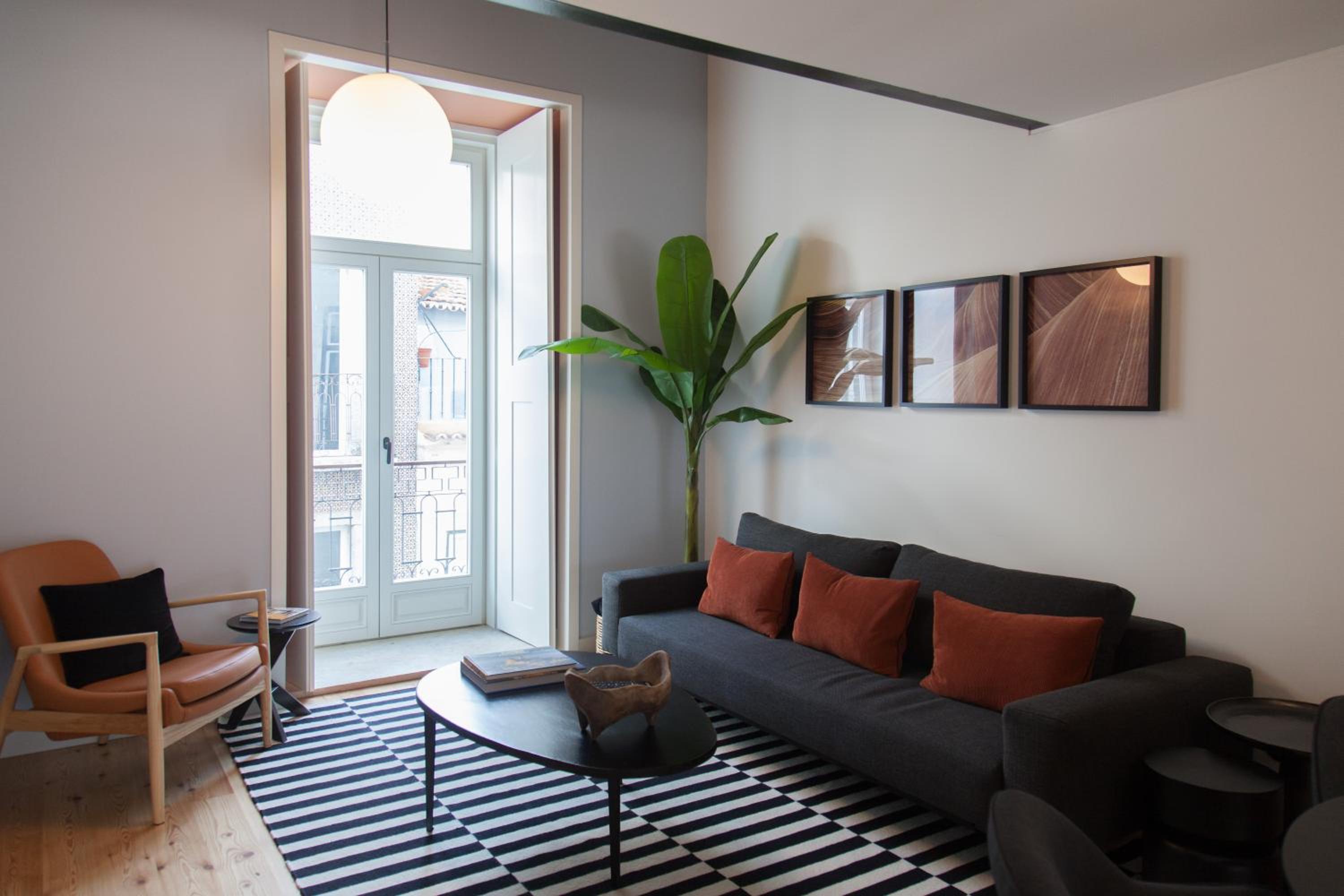 FLH Intendente Elegant Mezzanine with Balcony view 3