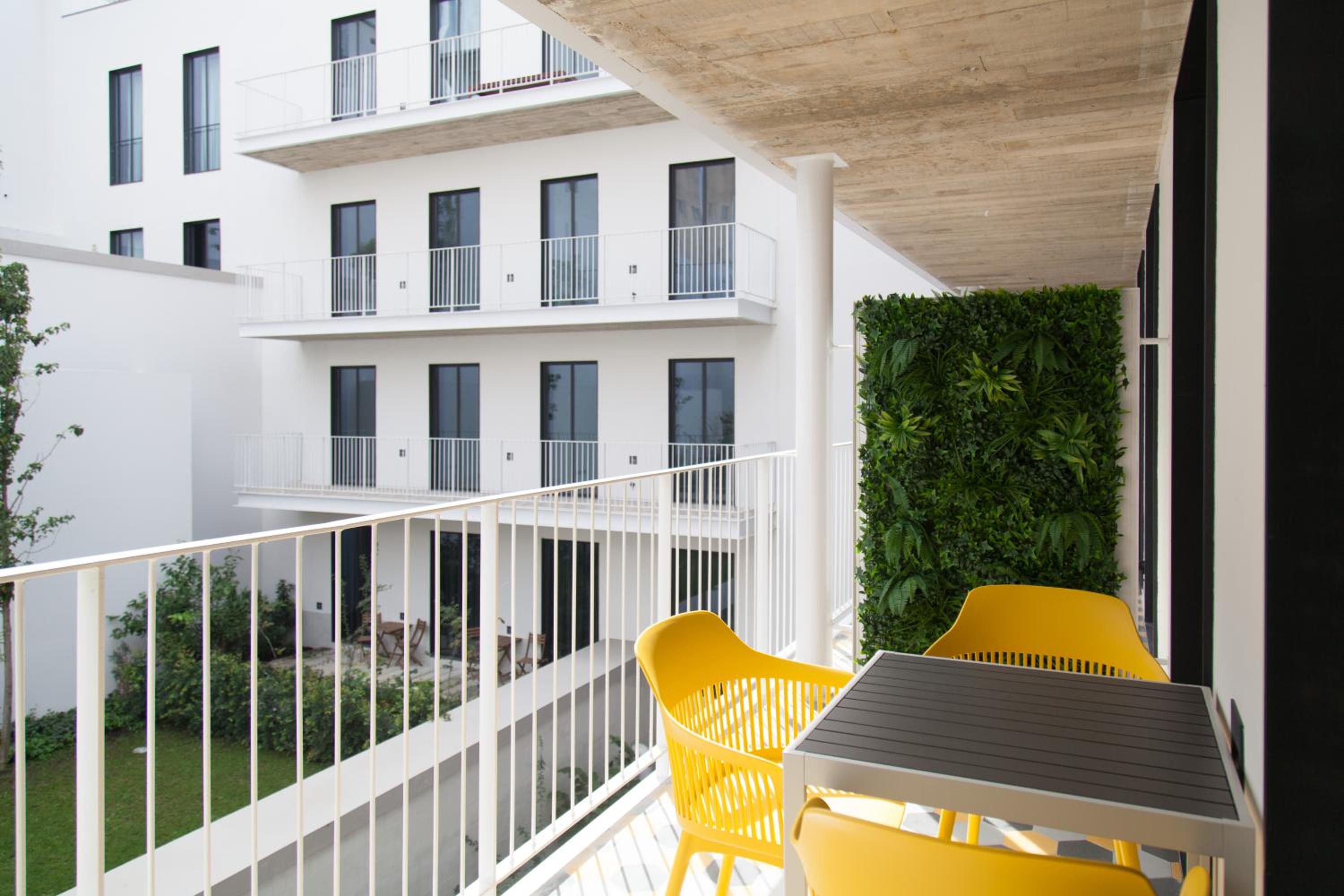 FLH Intendente Elegant Mezzanine with Balcony view 2