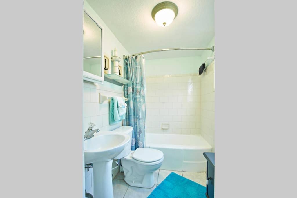 Beach Condo in Gated Complex, Heated Courtyard Pool, Ocean only 1 block away! view 3