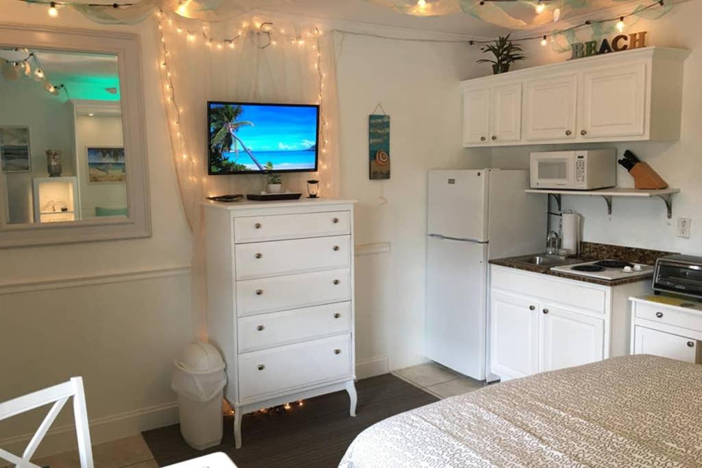 Beach Condo in Gated Complex, Heated Courtyard Pool, Ocean only 1 block away! view 4
