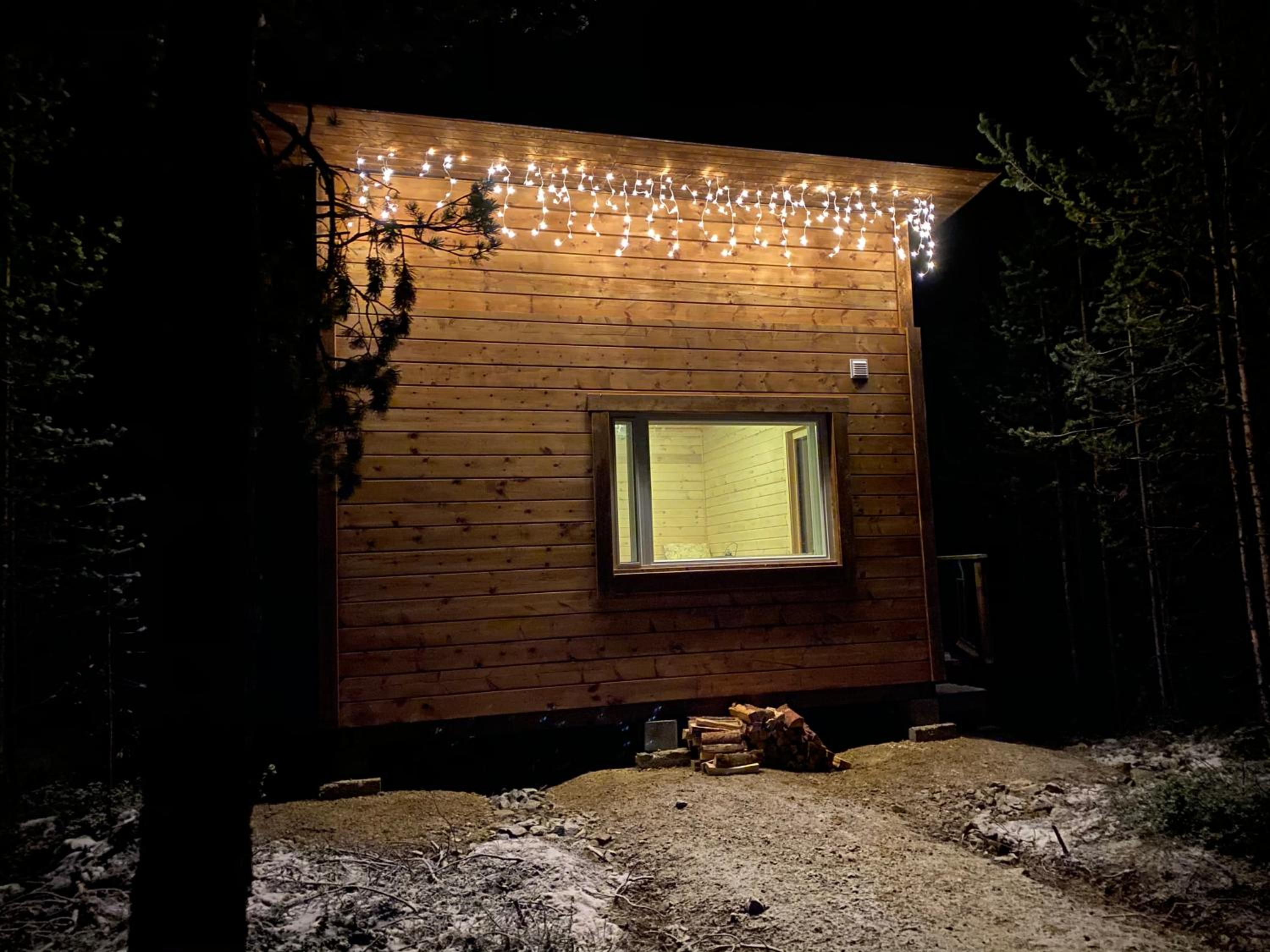 Aurora Husky Hut view 5