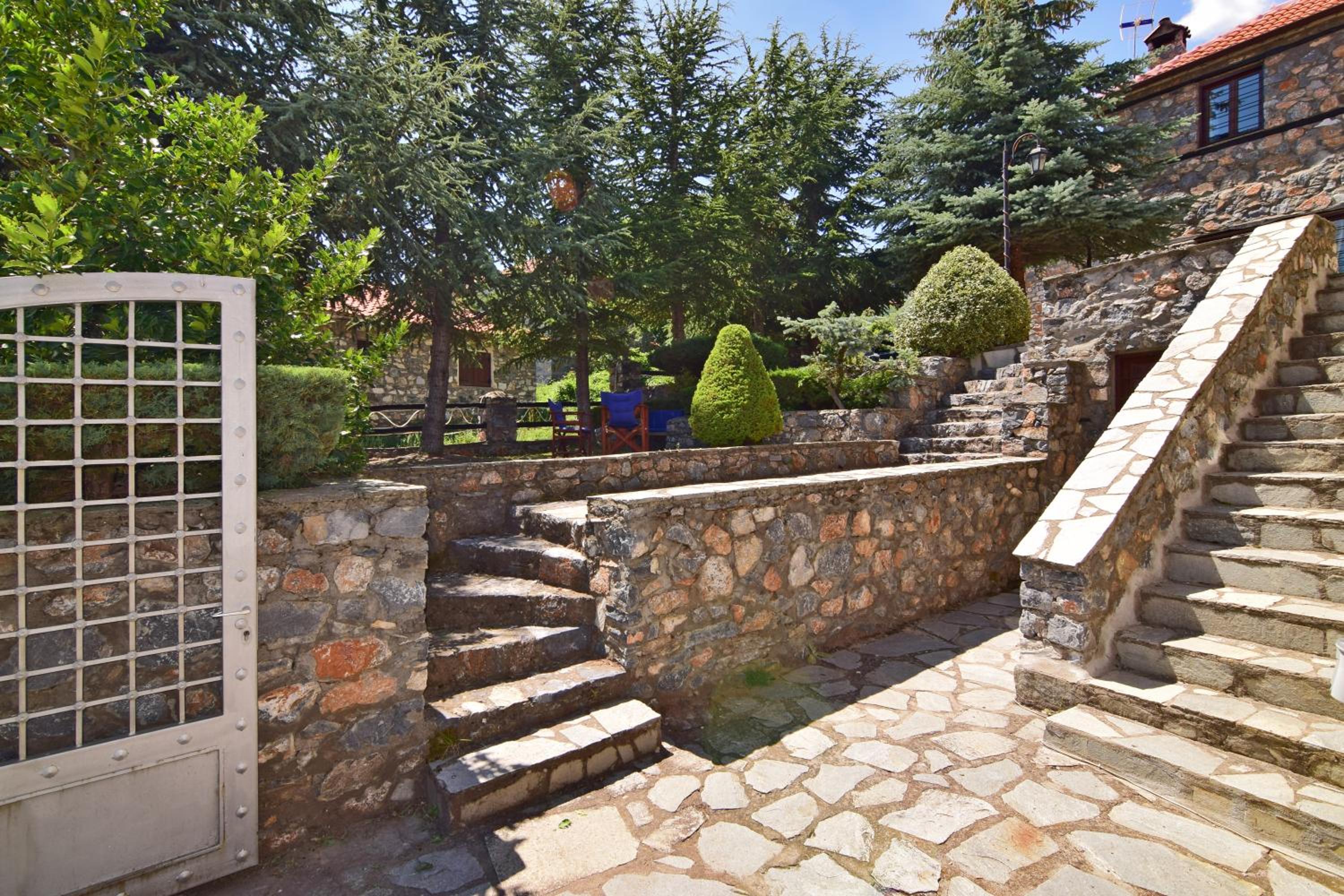 Luxurious Residence at the Village Square view 4