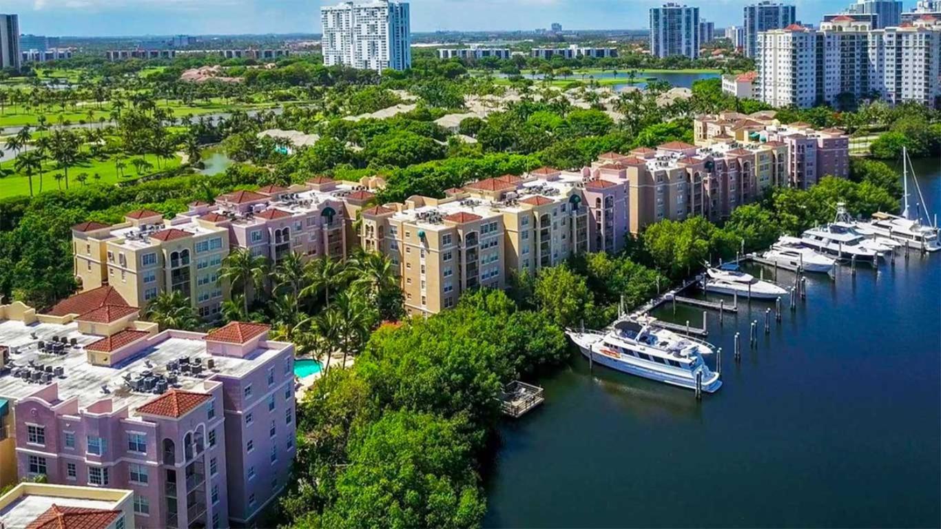 Hotel The Nautical! Amazing 3Bed 2Bath Apartment at Aventura Yacht Club - Image 1