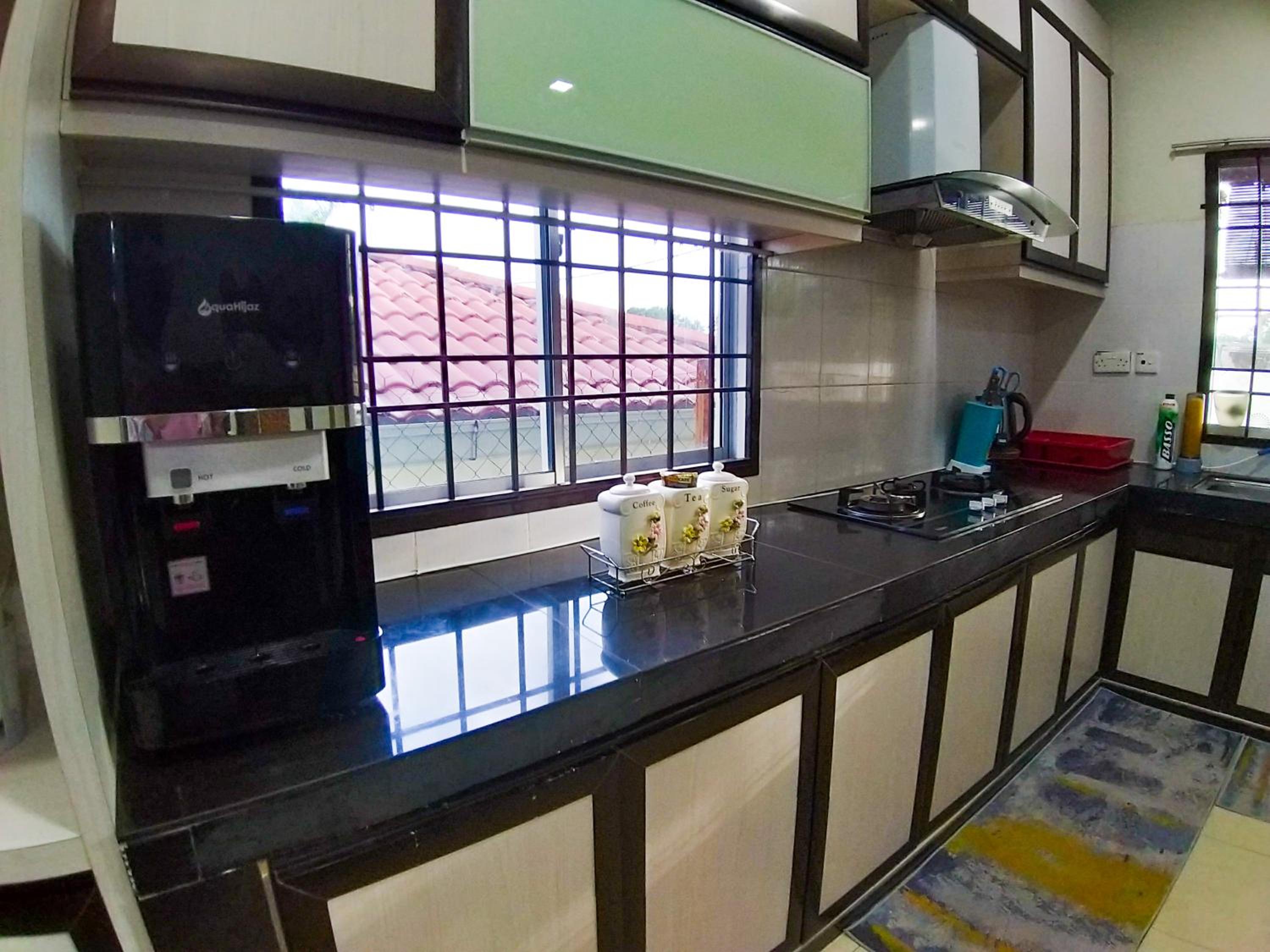 Achutra Muslim Guesthouse (pool)