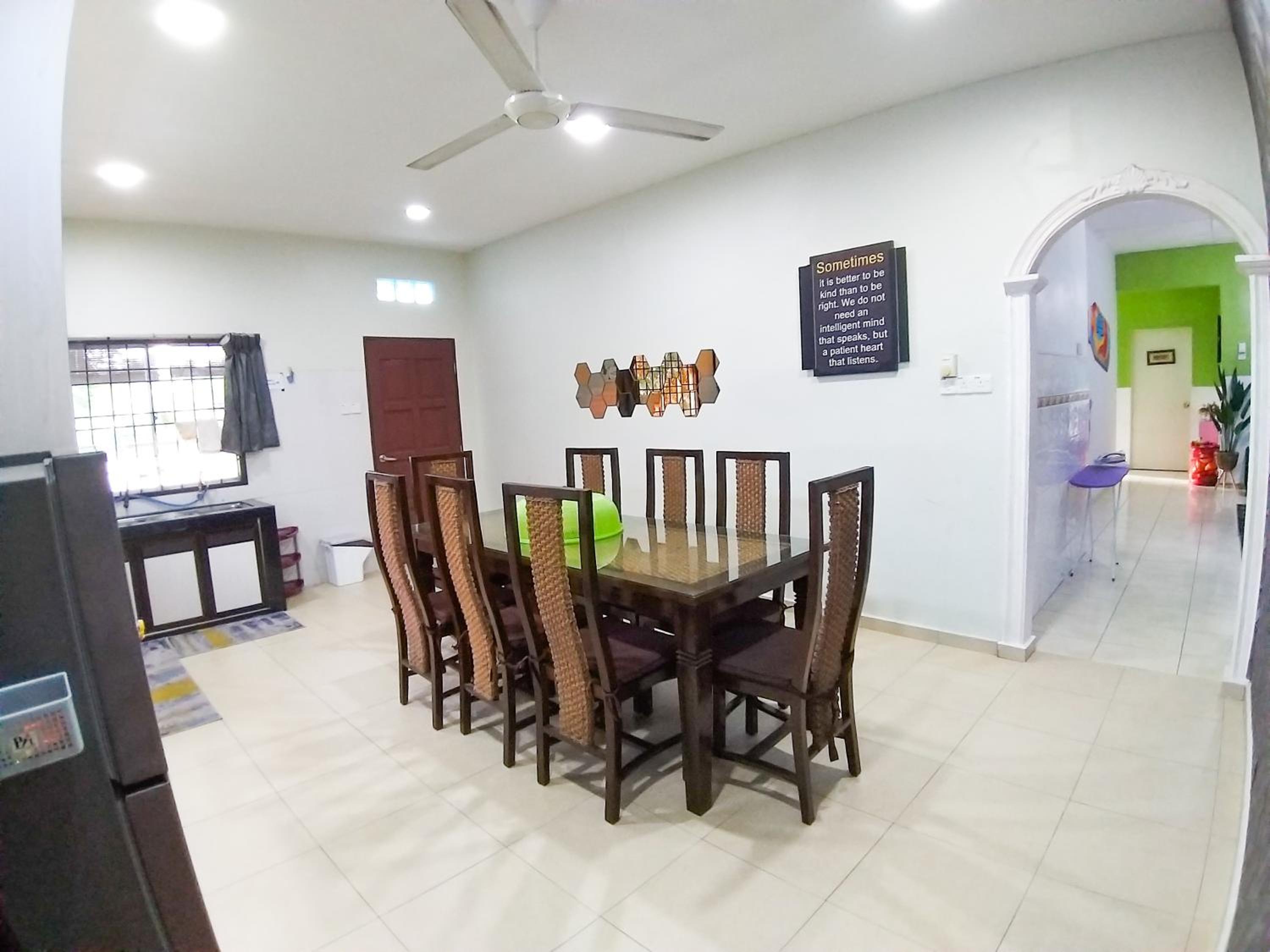 Achutra Muslim Guesthouse (pool)