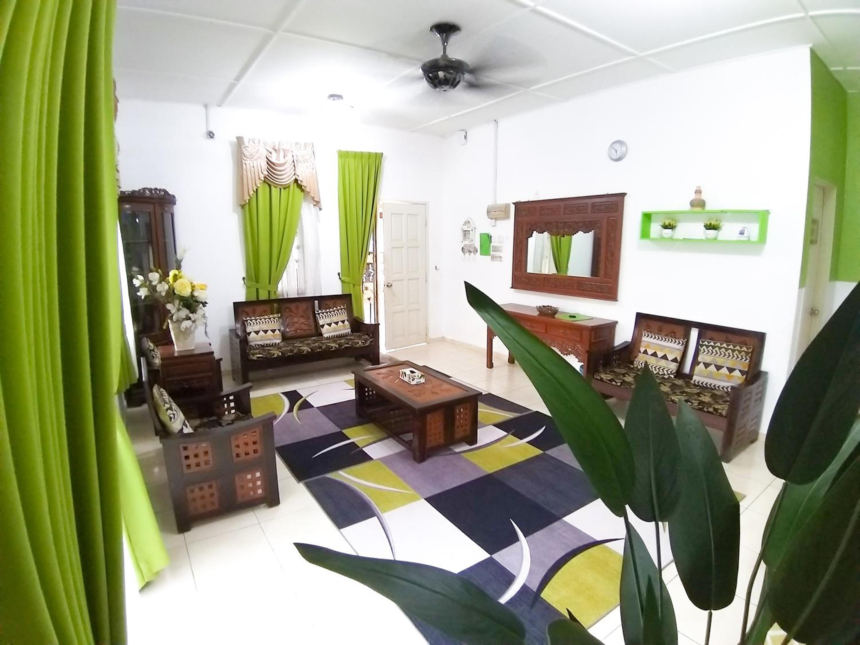 Achutra Muslim Guesthouse (pool)