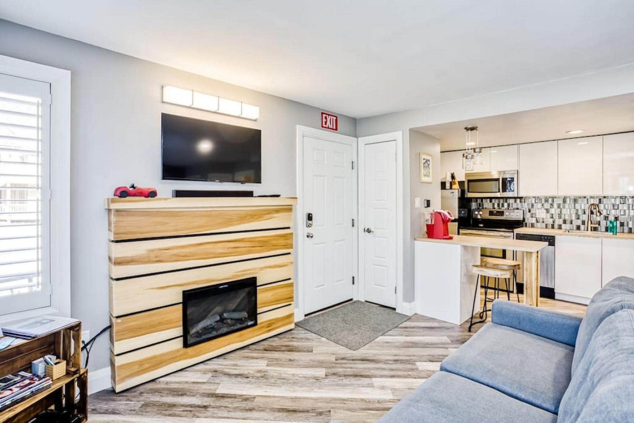 Mountainside Studio at 602 with Hot Tub