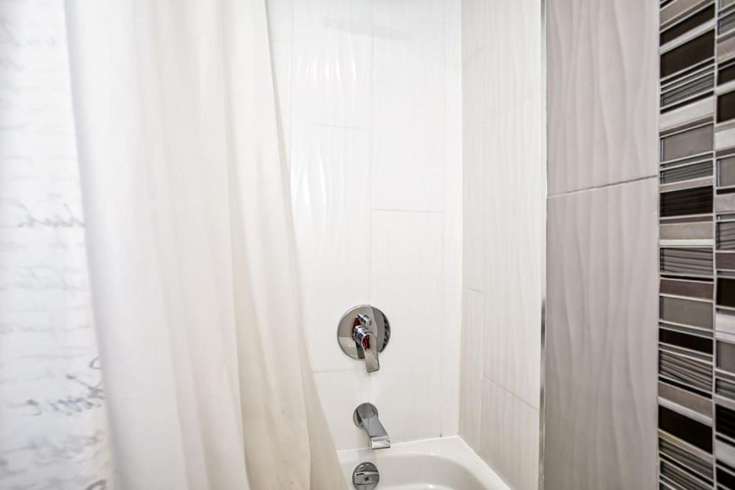 Mountainside Studio at 602 with Hot Tub