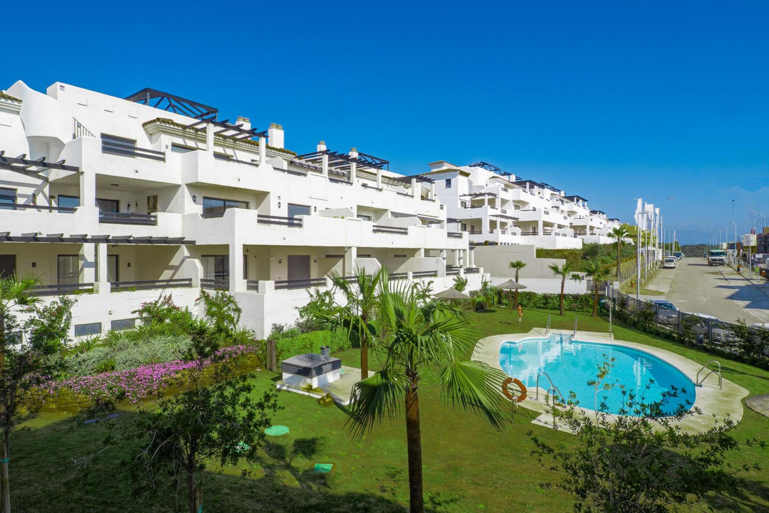 Hotel 2306 - Brand new apt, walking distance to beach! - Image 1