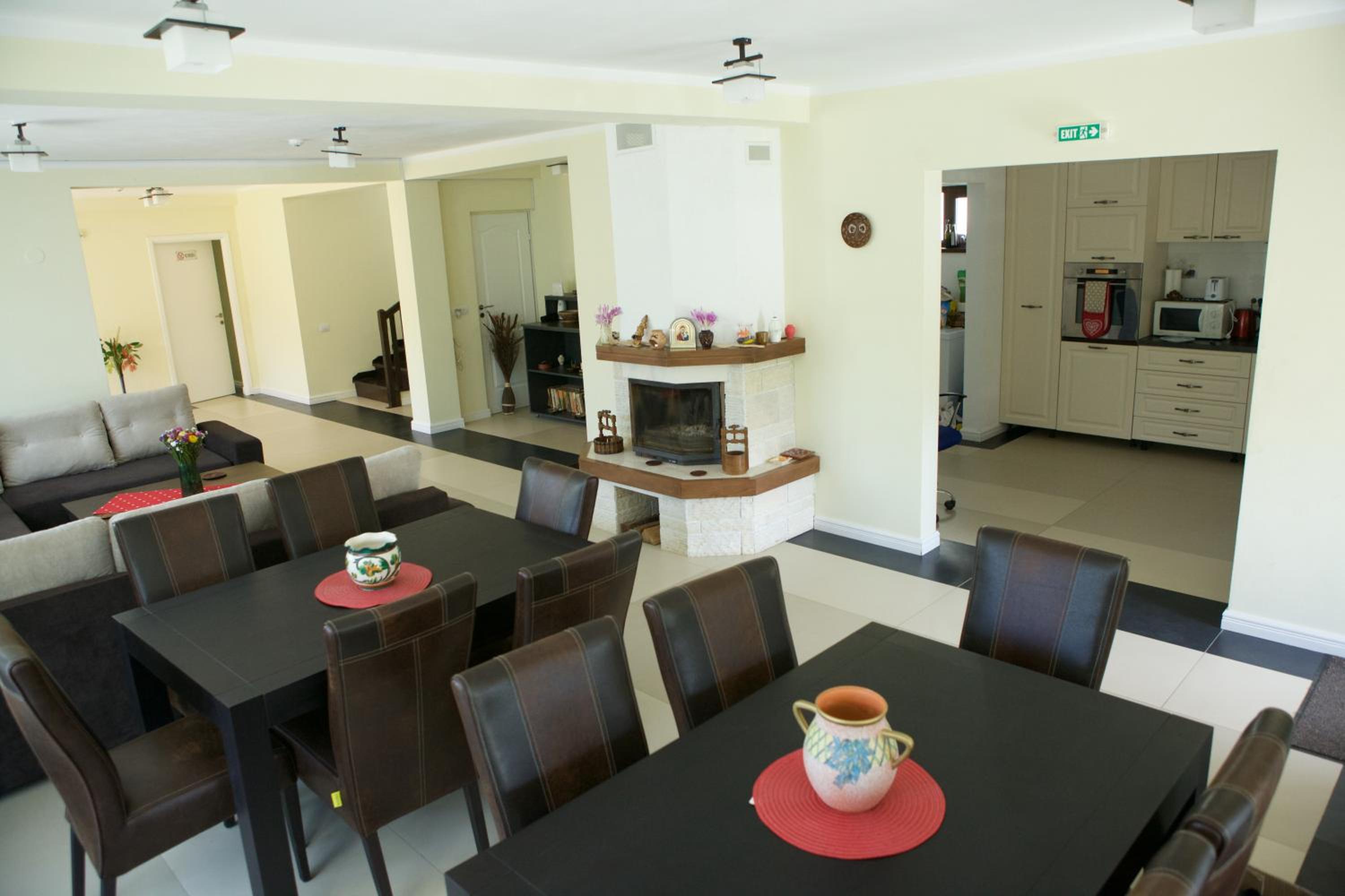 Photo 10
